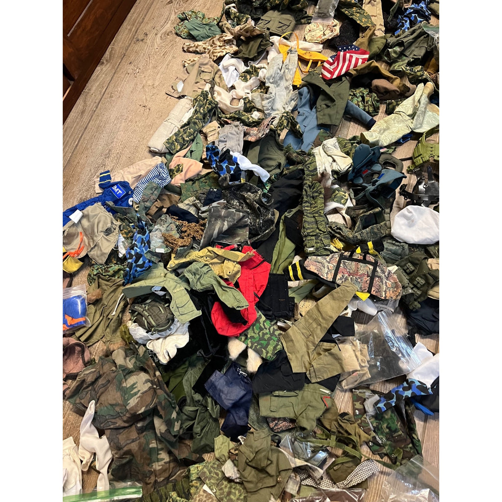 Vintage HUGE LOT G.I. Joe Clothing Outfits & Accessories 12" Action Figures 1/6