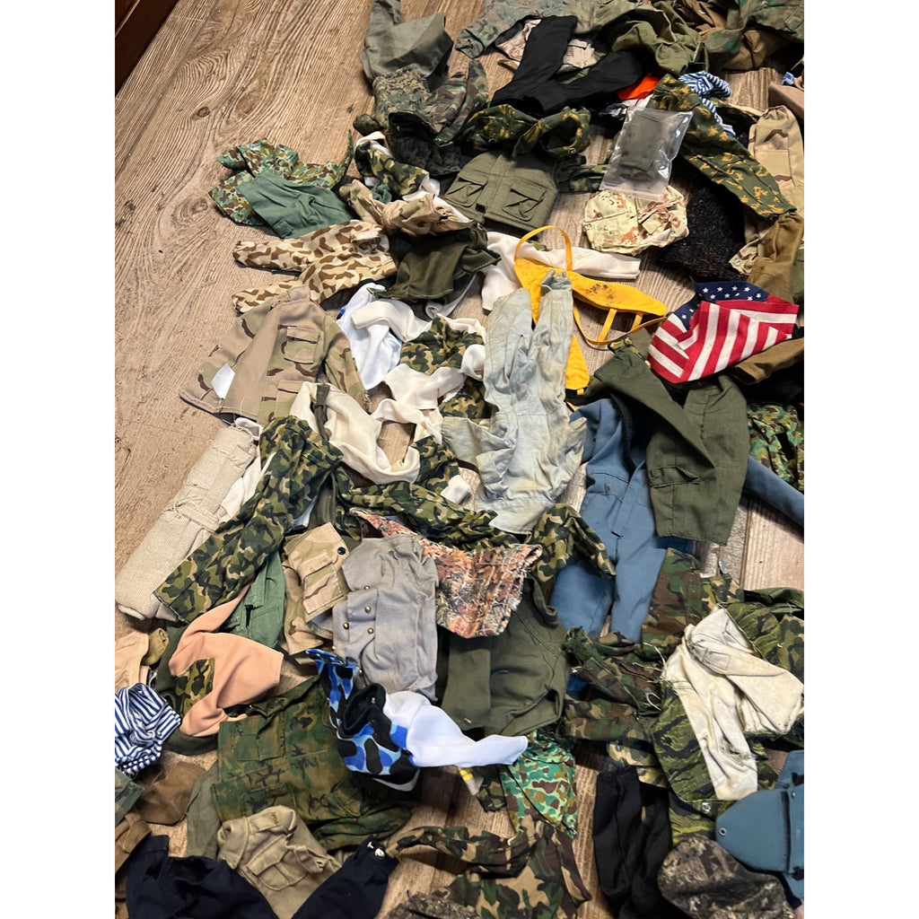 Vintage HUGE LOT G.I. Joe Clothing Outfits & Accessories 12" Action Figures 1/6