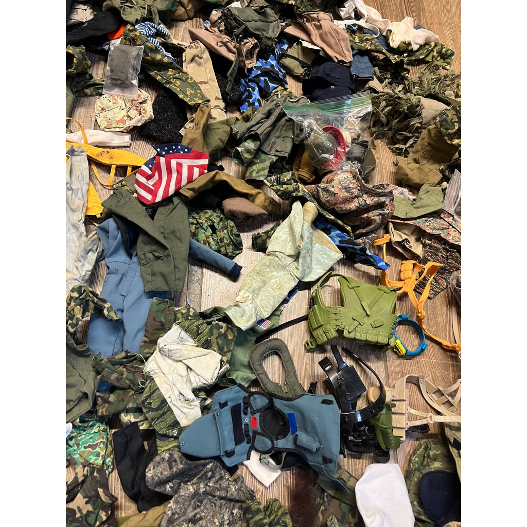 Vintage HUGE LOT G.I. Joe Clothing Outfits & Accessories 12" Action Figures 1/6