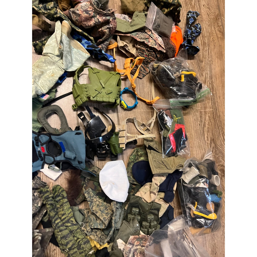 Vintage HUGE LOT G.I. Joe Clothing Outfits & Accessories 12" Action Figures 1/6
