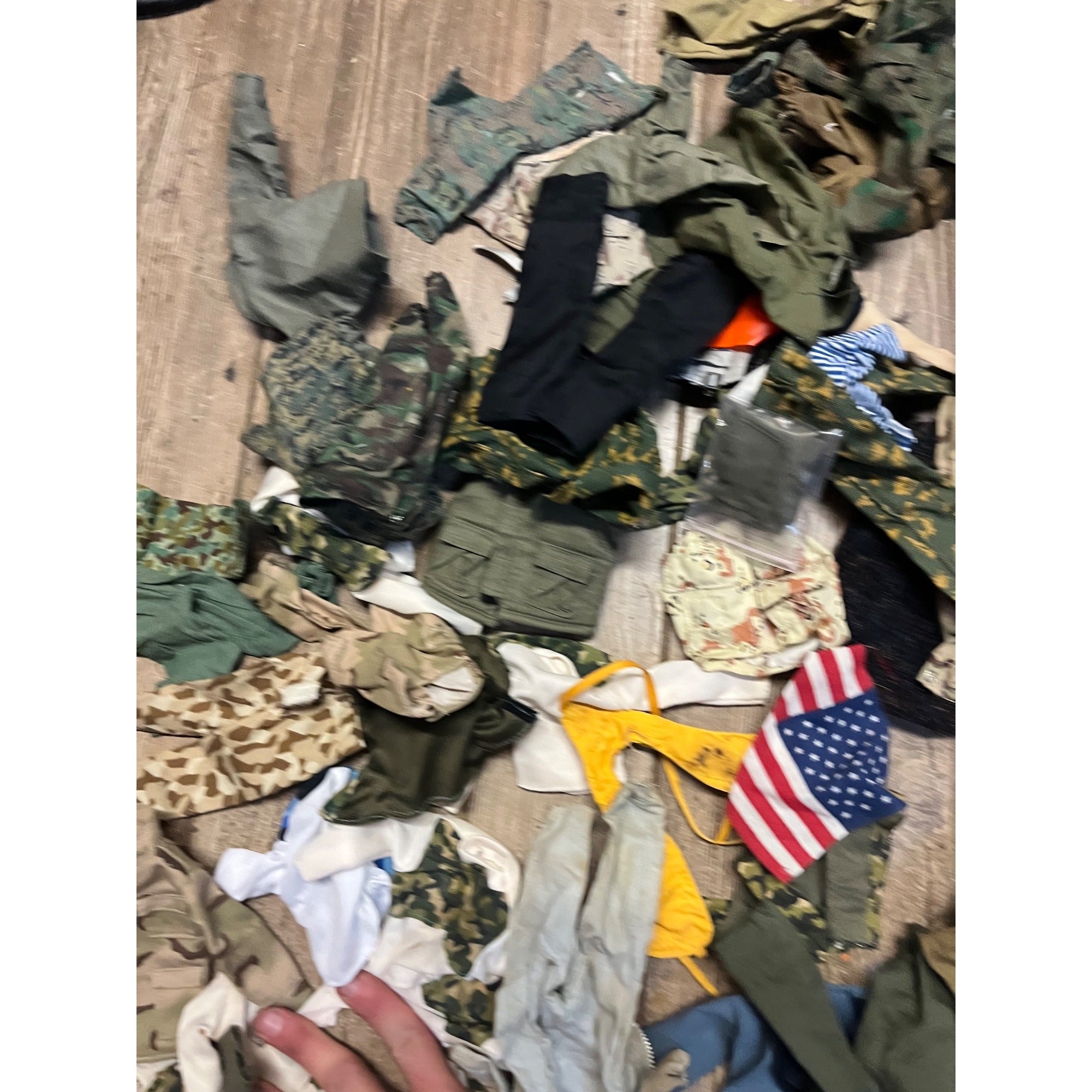 Vintage HUGE LOT G.I. Joe Clothing Outfits & Accessories 12" Action Figures 1/6