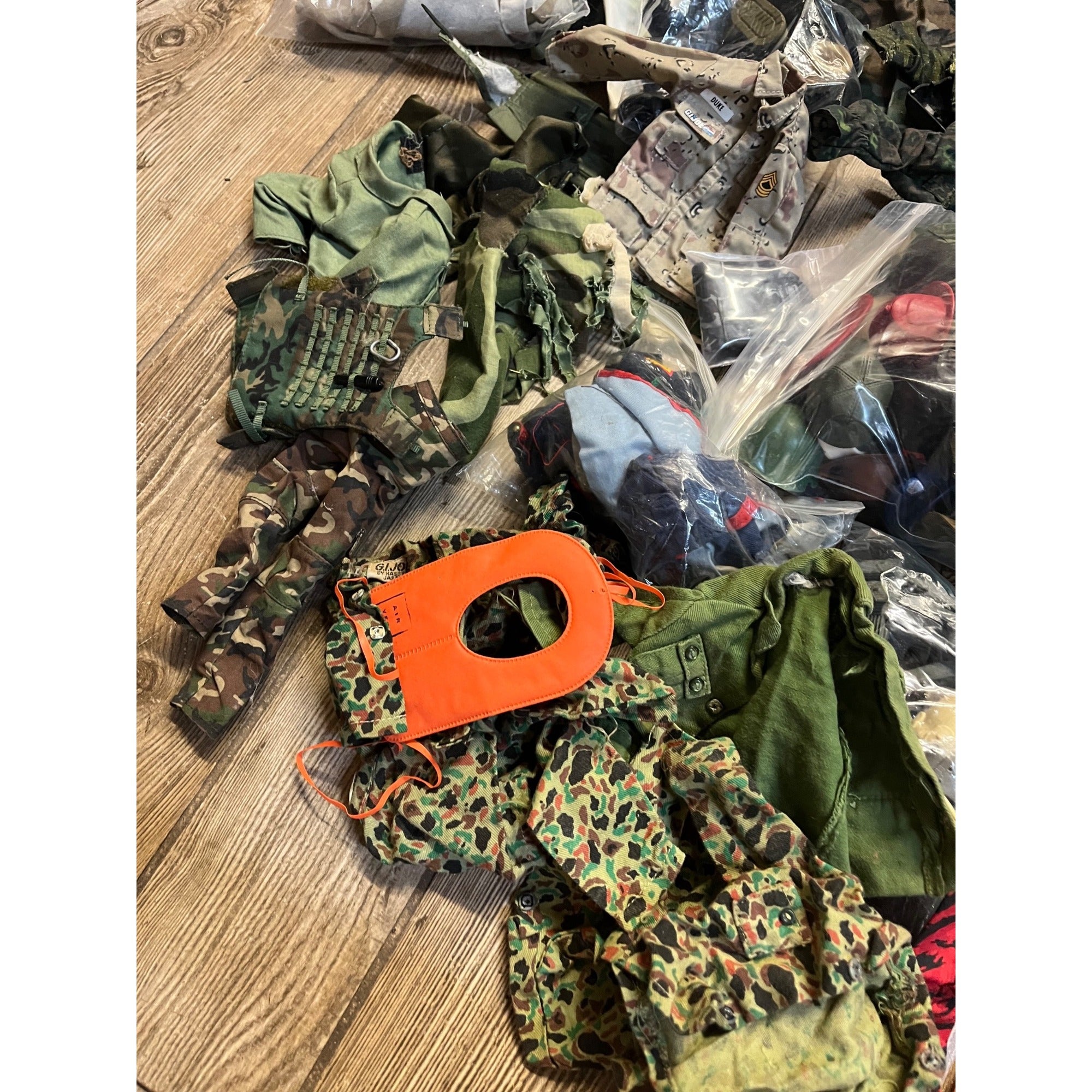Vintage HUGE LOT G.I. Joe Clothing Outfits & Accessories 12" Action Figures 1/6