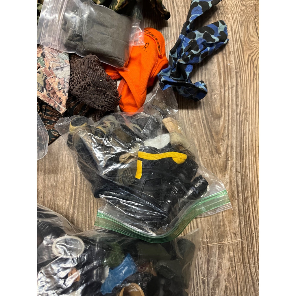 Vintage HUGE LOT G.I. Joe Clothing Outfits & Accessories 12" Action Figures 1/6