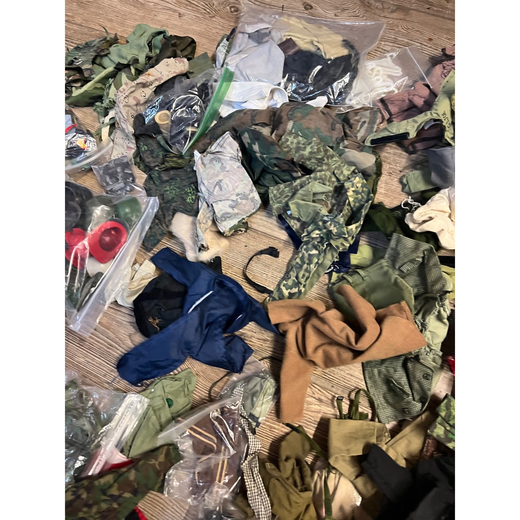 Vintage HUGE LOT G.I. Joe Clothing Outfits & Accessories 12" Action Figures 1/6