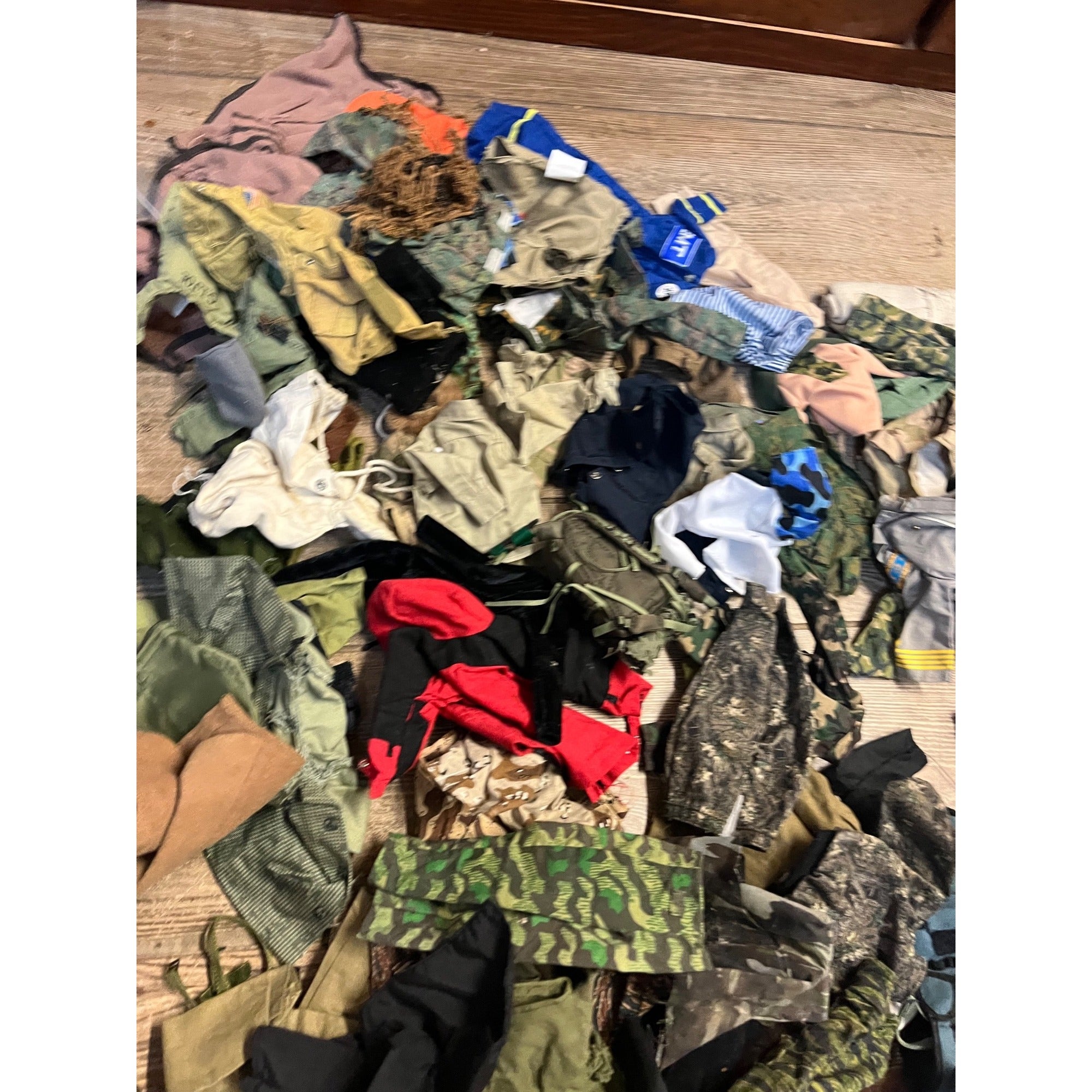 Vintage HUGE LOT G.I. Joe Clothing Outfits & Accessories 12" Action Figures 1/6