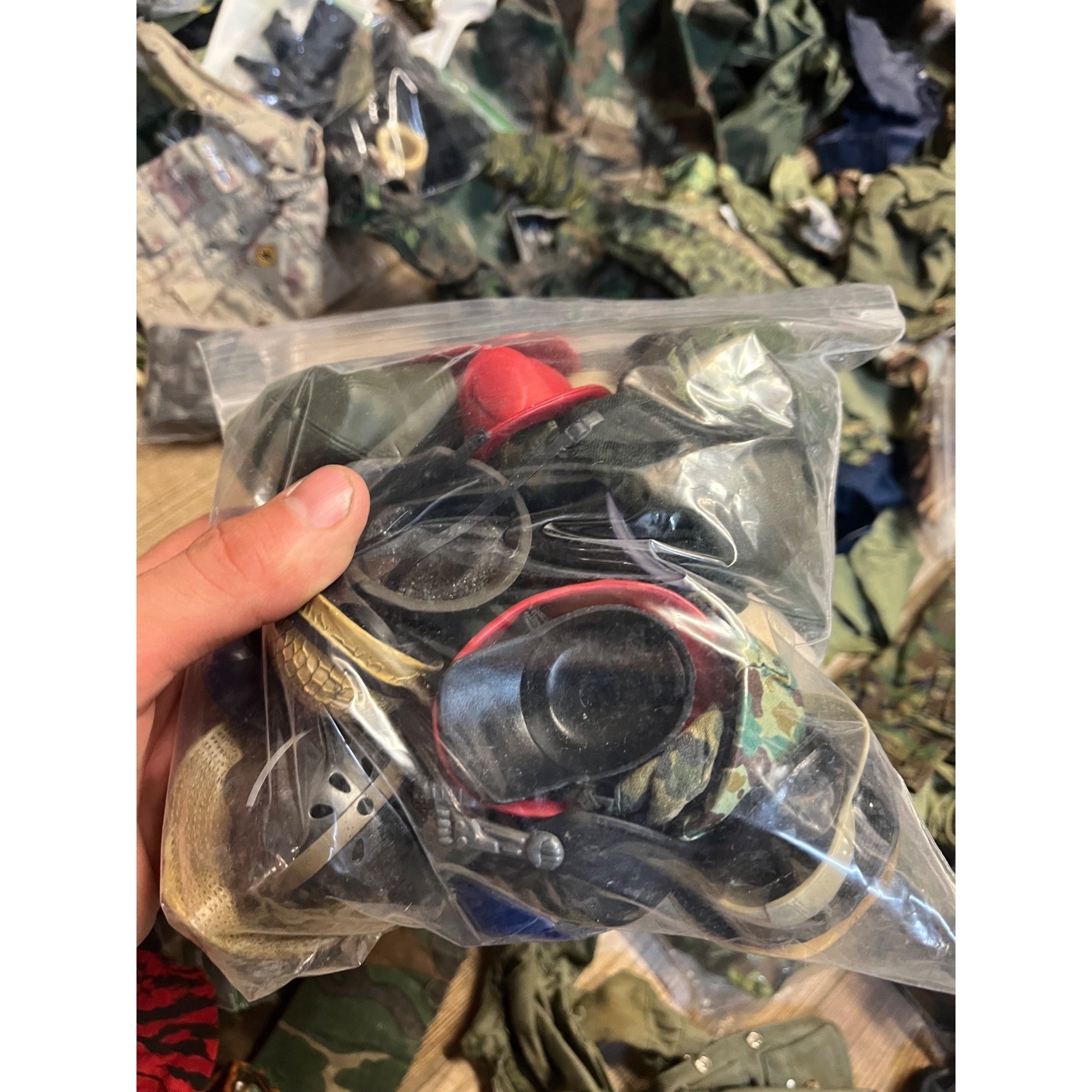 Vintage HUGE LOT G.I. Joe Clothing Outfits & Accessories 12" Action Figures 1/6