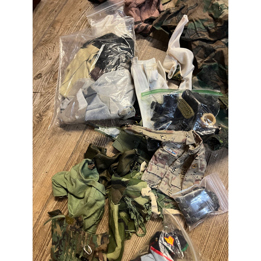 Vintage HUGE LOT G.I. Joe Clothing Outfits & Accessories 12" Action Figures 1/6