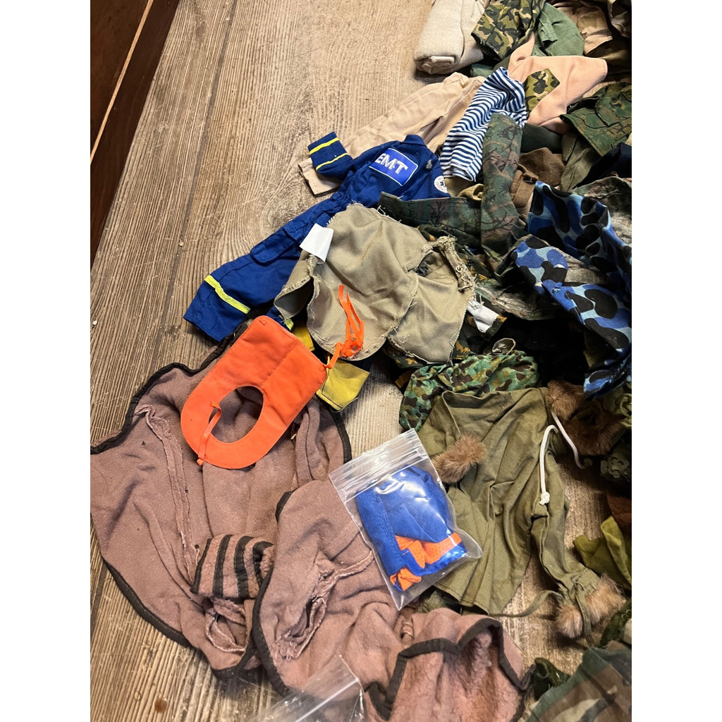 Vintage HUGE LOT G.I. Joe Clothing Outfits & Accessories 12" Action Figures 1/6