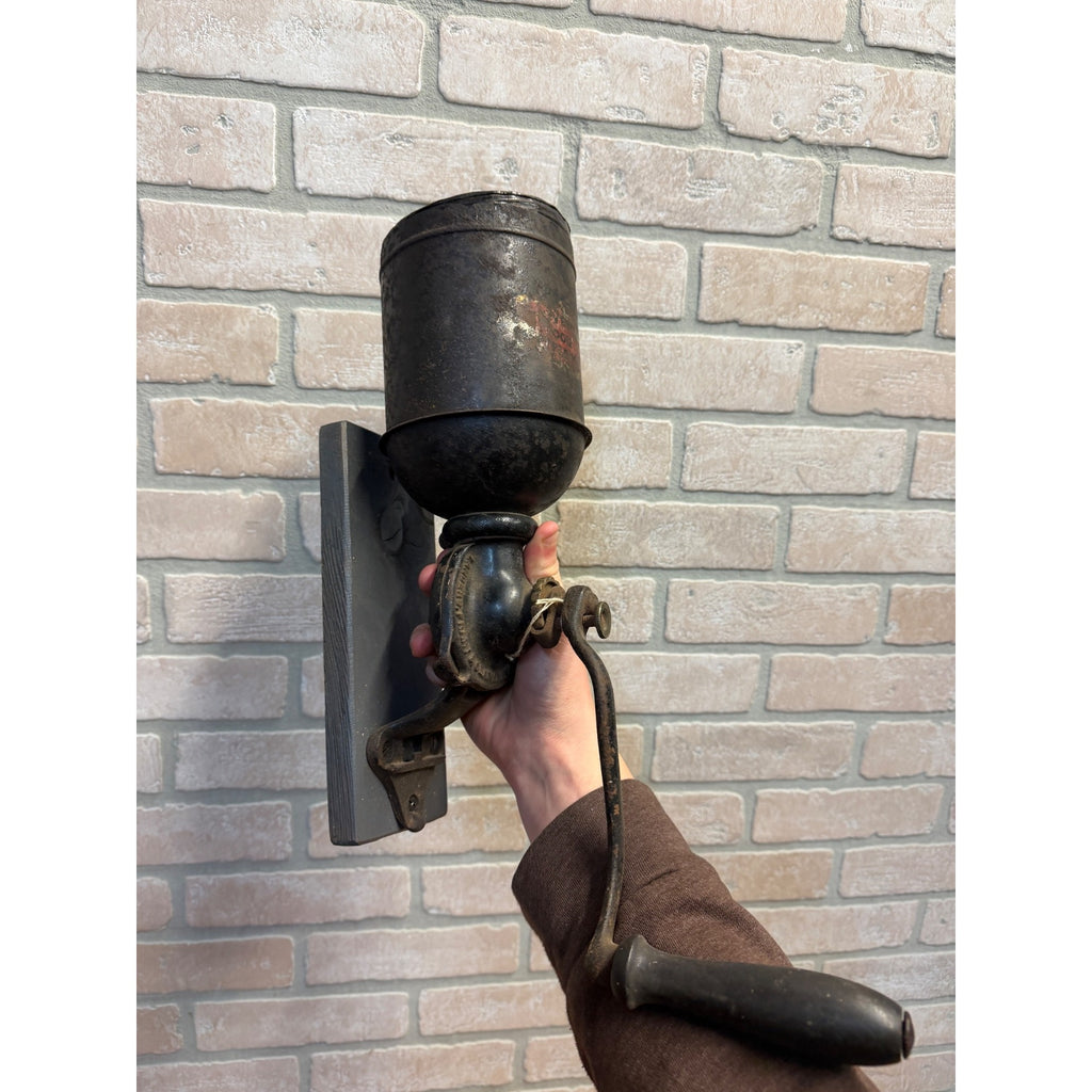 VTG 1900s UNIVERSAL 0012 COFFEE MILL BY LANDERS, FRARY & CLARK CAST IRON USA
