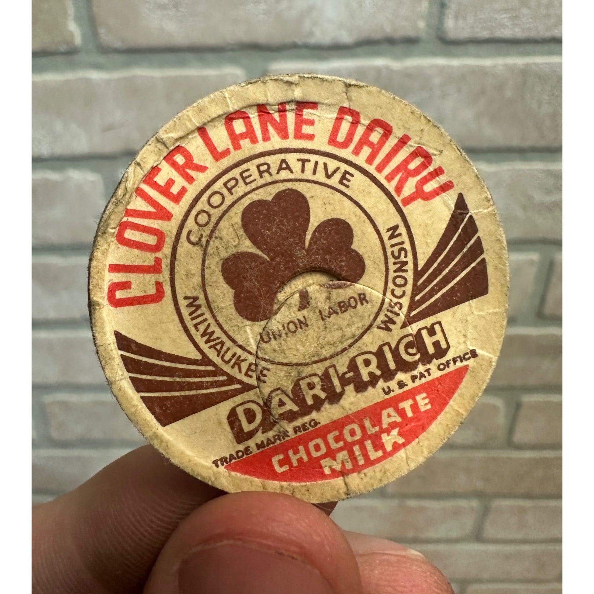 Vintage Clover Lane Dairy Co. Milwaukee Wisconsin Milk Bottle Cap Brown