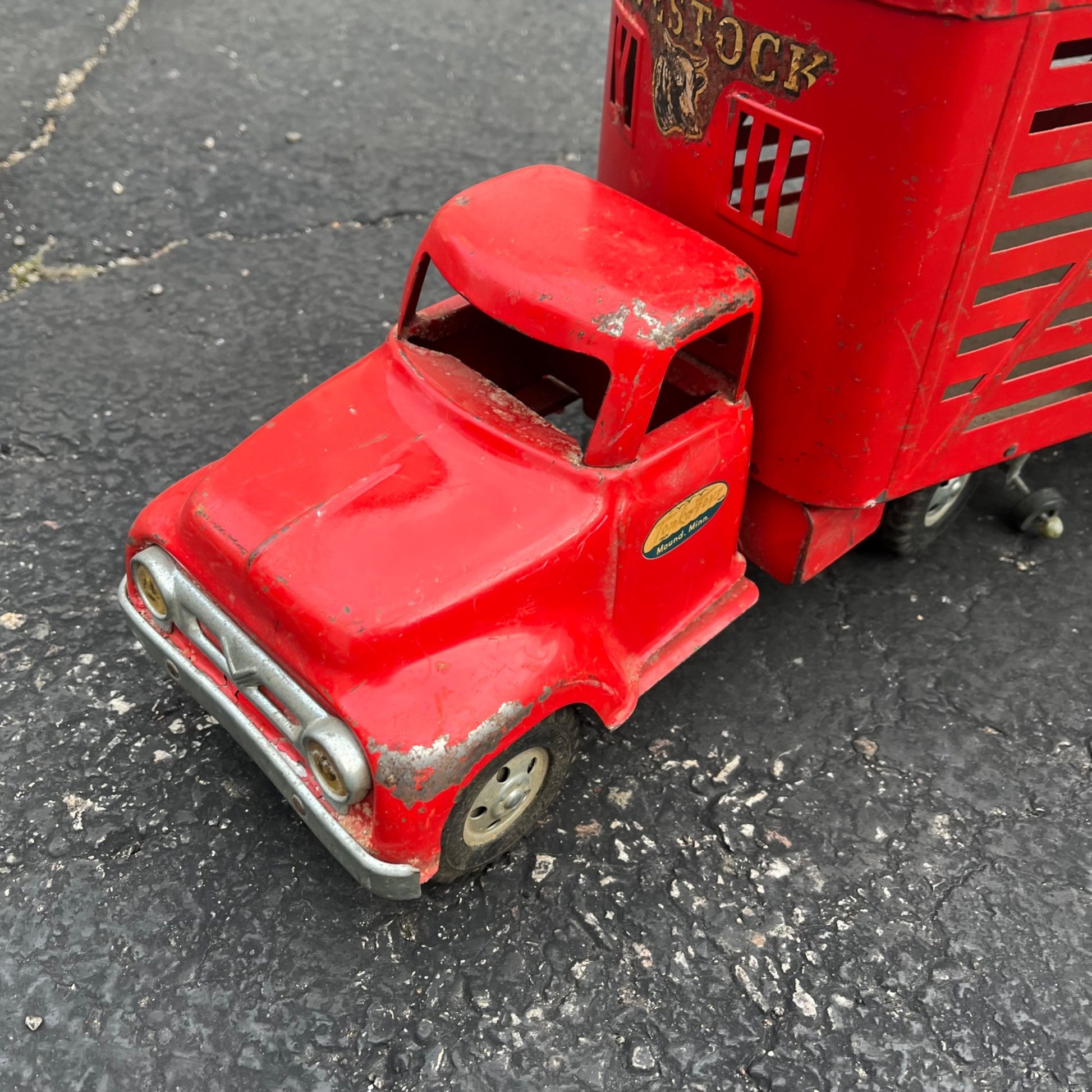 Vintage Tonka Farms Livestock Red Truck Hauler Pressed Steel Toy
