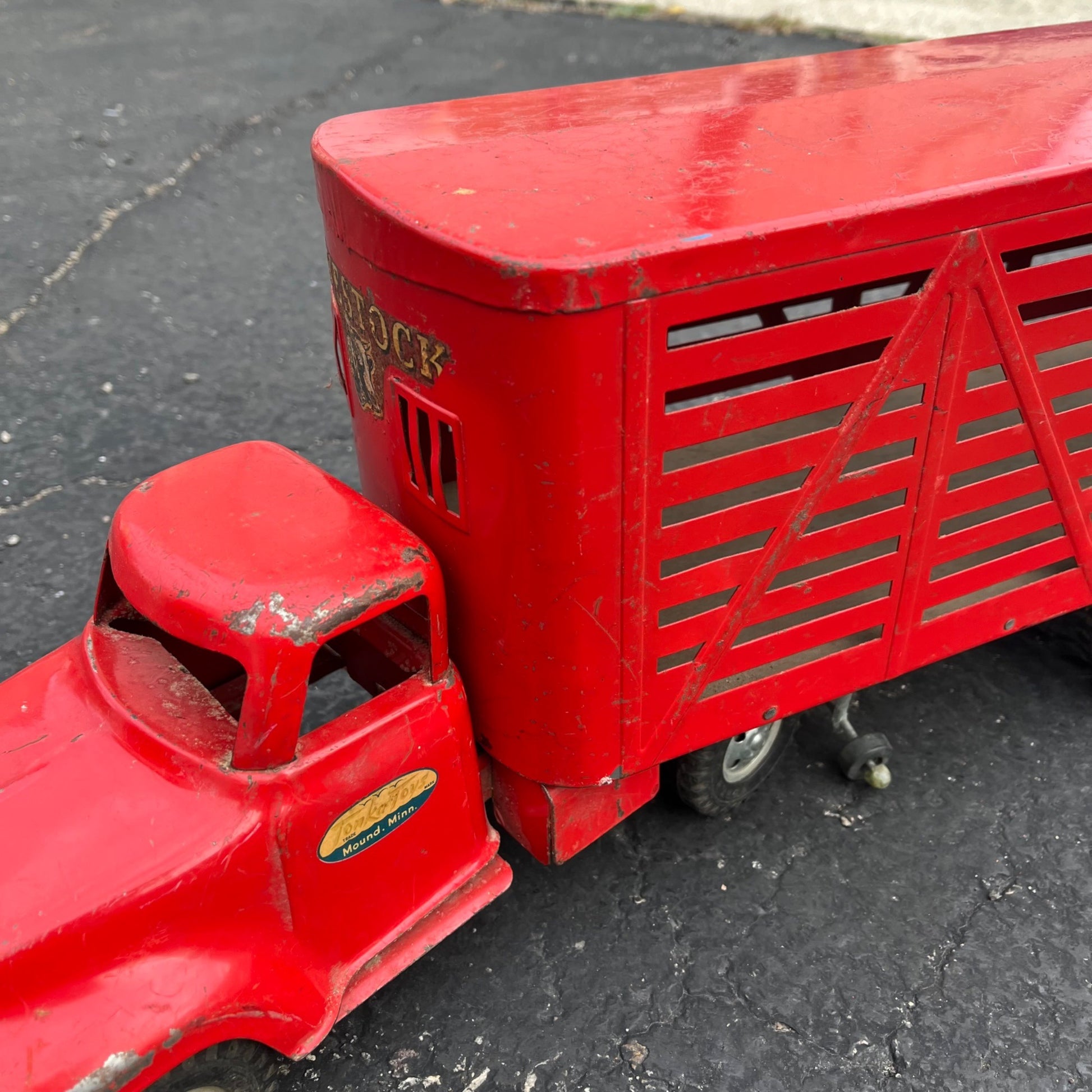 Vintage Tonka Farms Livestock Red Truck Hauler Pressed Steel Toy