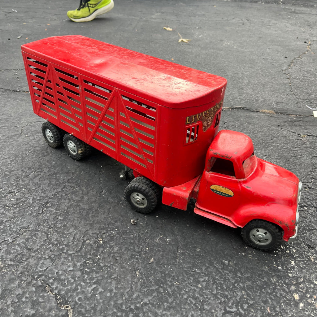 Vintage Tonka Farms Livestock Red Truck Hauler Pressed Steel Toy
