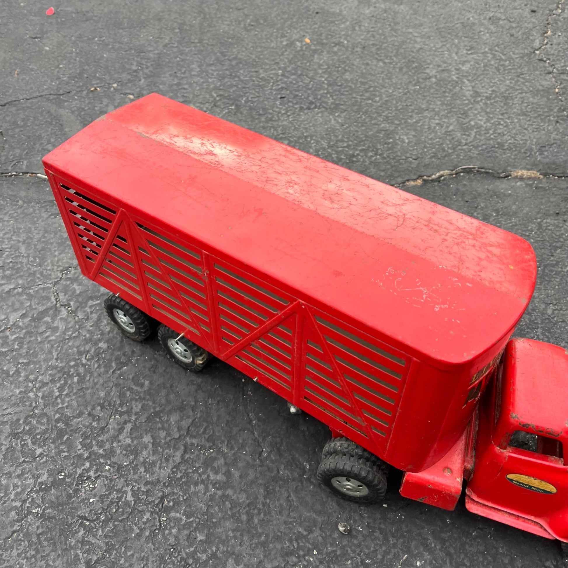 Vintage Tonka Farms Livestock Red Truck Hauler Pressed Steel Toy