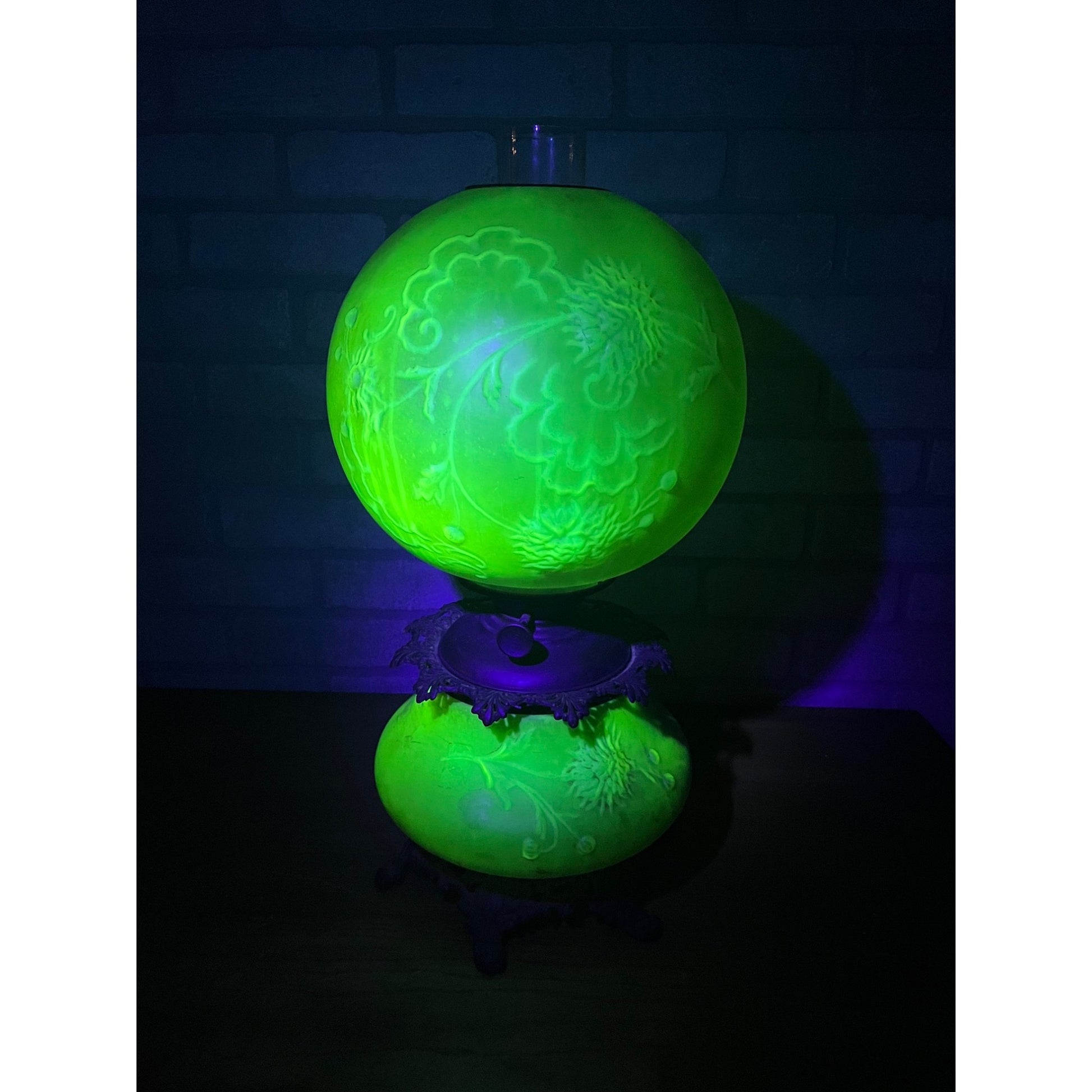 RARE Antique Satin Vaseline Uranium Glass Gone with the Wind Oil Lamp GWTW