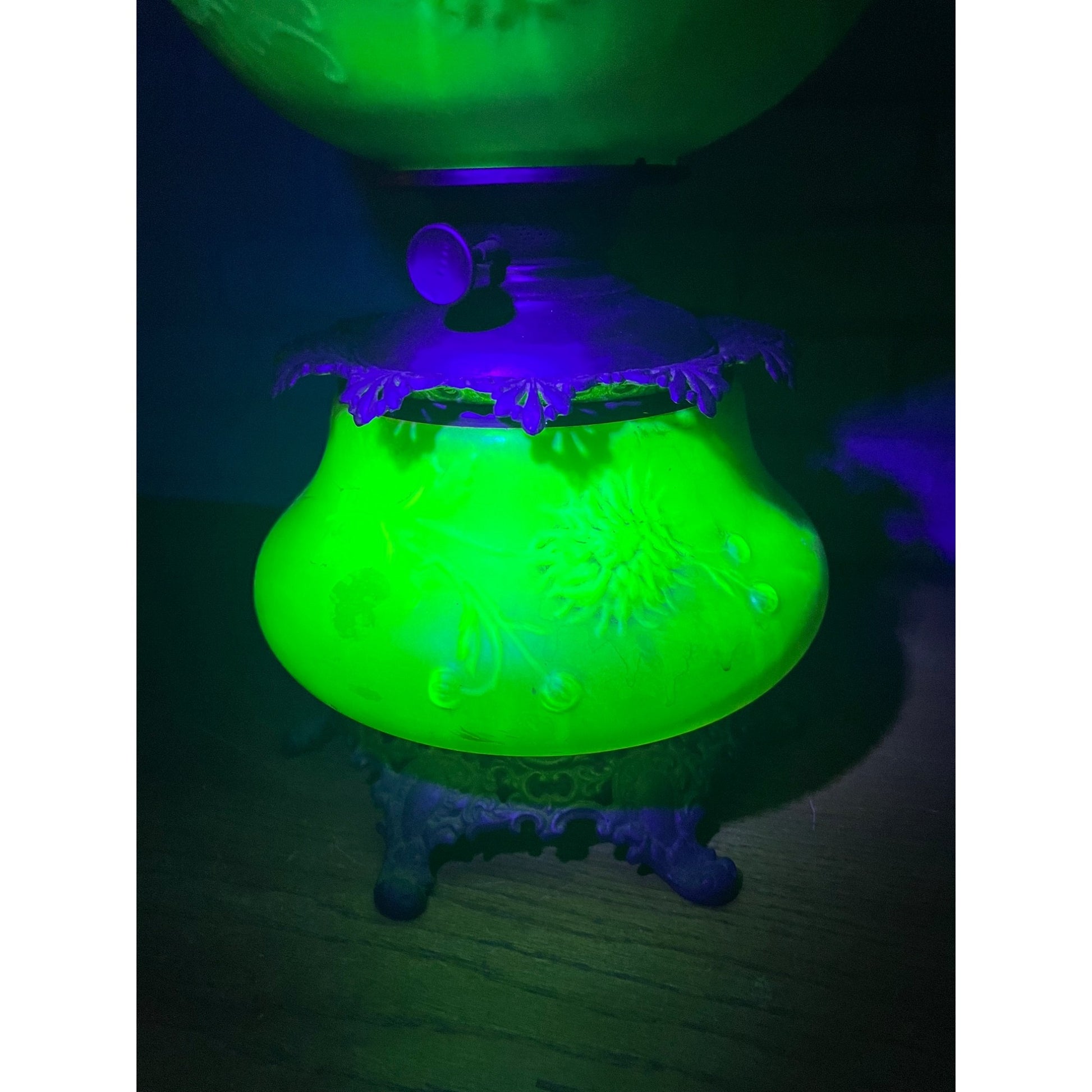 RARE Antique Satin Vaseline Uranium Glass Gone with the Wind Oil Lamp GWTW