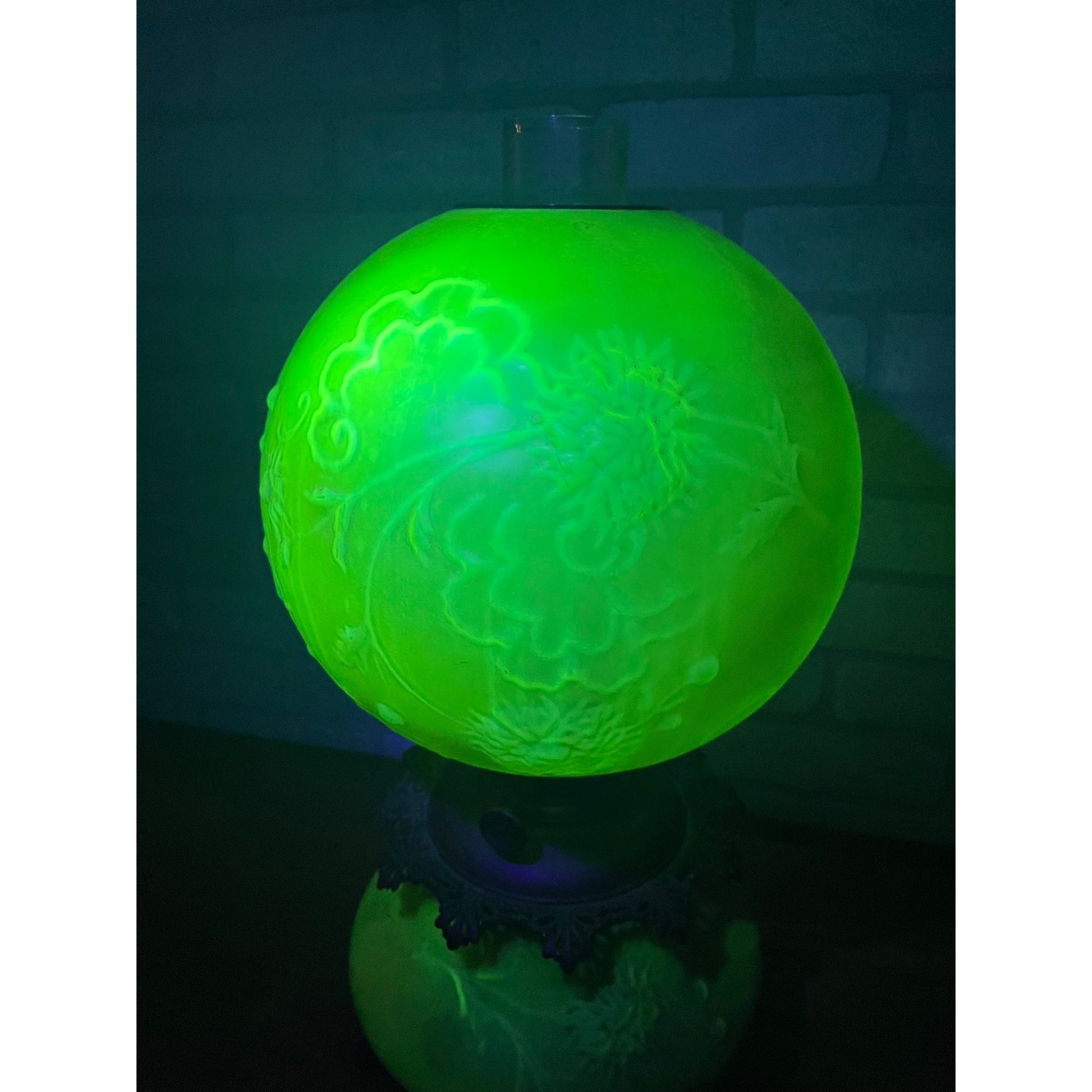 RARE Antique Satin Vaseline Uranium Glass Gone with the Wind Oil Lamp GWTW