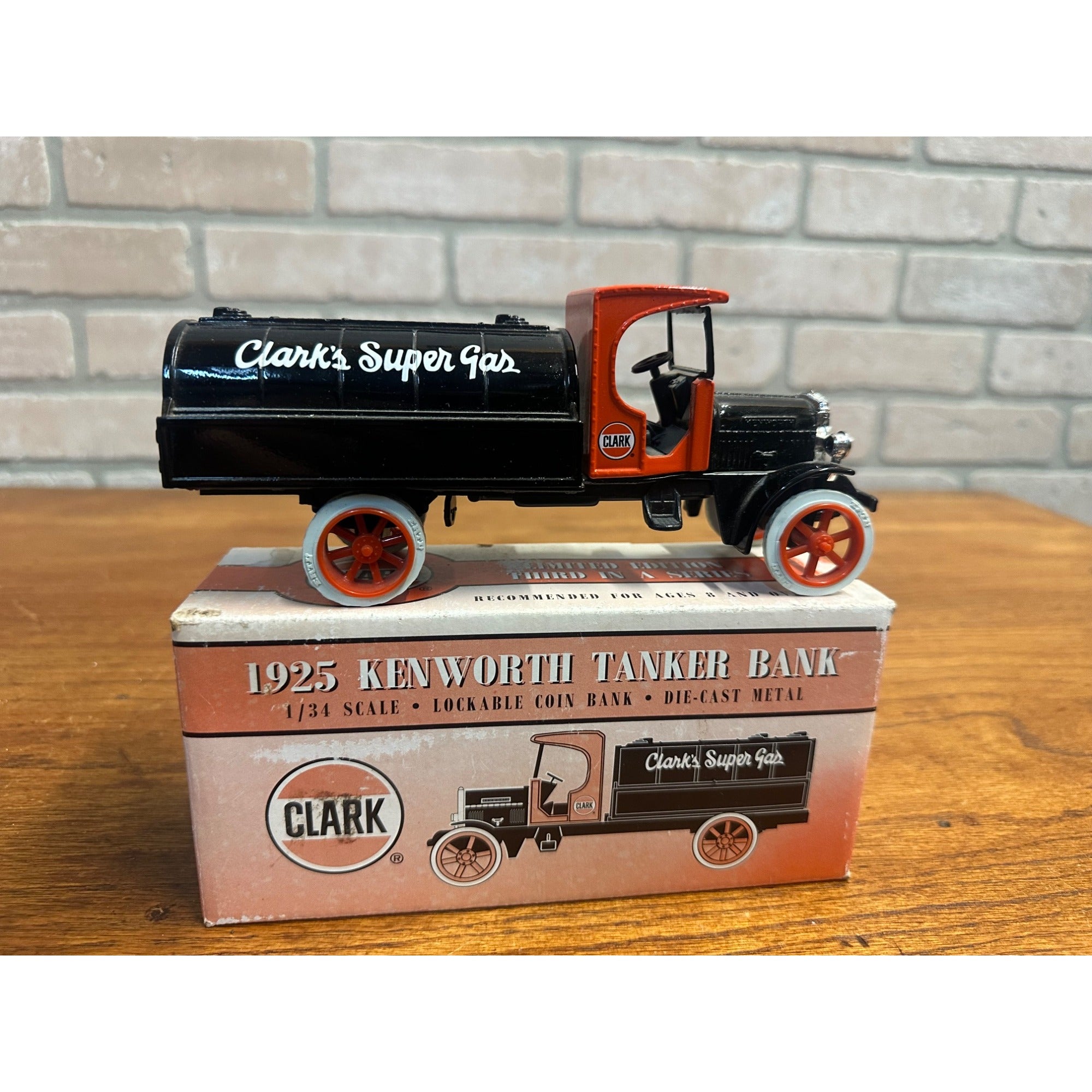 ERTL ~ 1925 Kenworth Tanker Bank ~ Clark's Super Gas ~ With Original Box