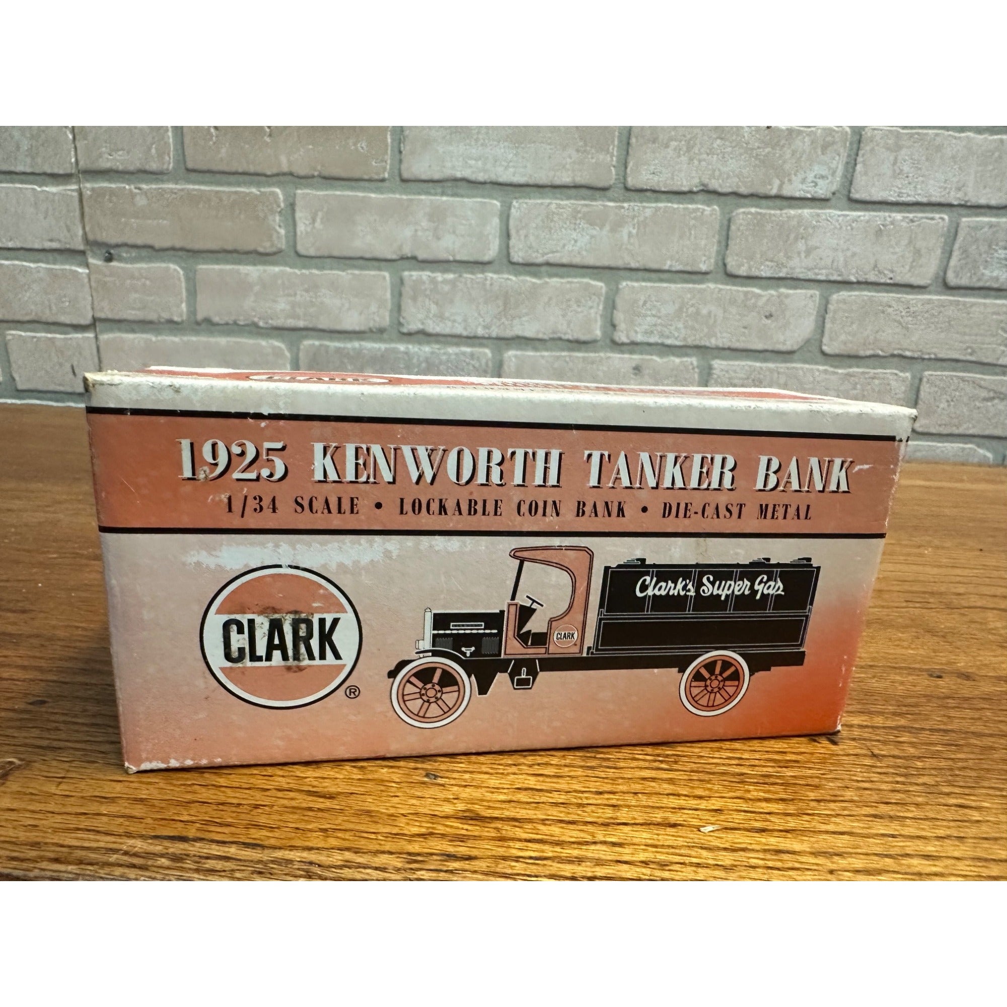 ERTL ~ 1925 Kenworth Tanker Bank ~ Clark's Super Gas ~ With Original Box