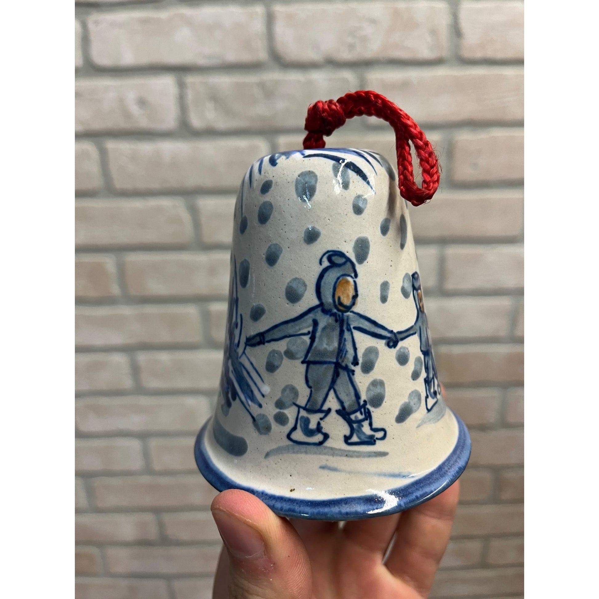 RARE Vintage Louisville Stoneware 4" Bell Winter Scene Cutting Christmas Tree