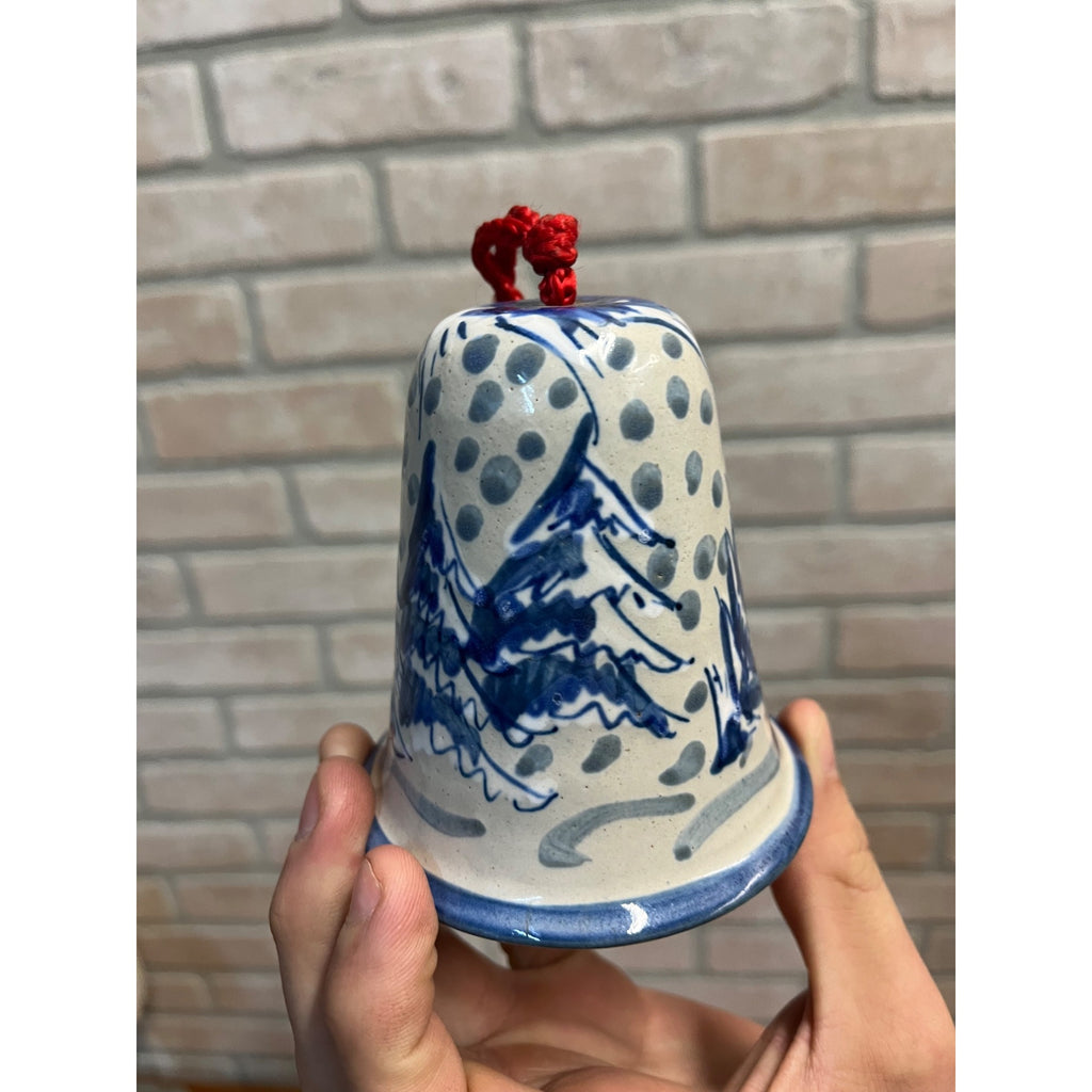 RARE Vintage Louisville Stoneware 4" Bell Winter Scene Cutting Christmas Tree