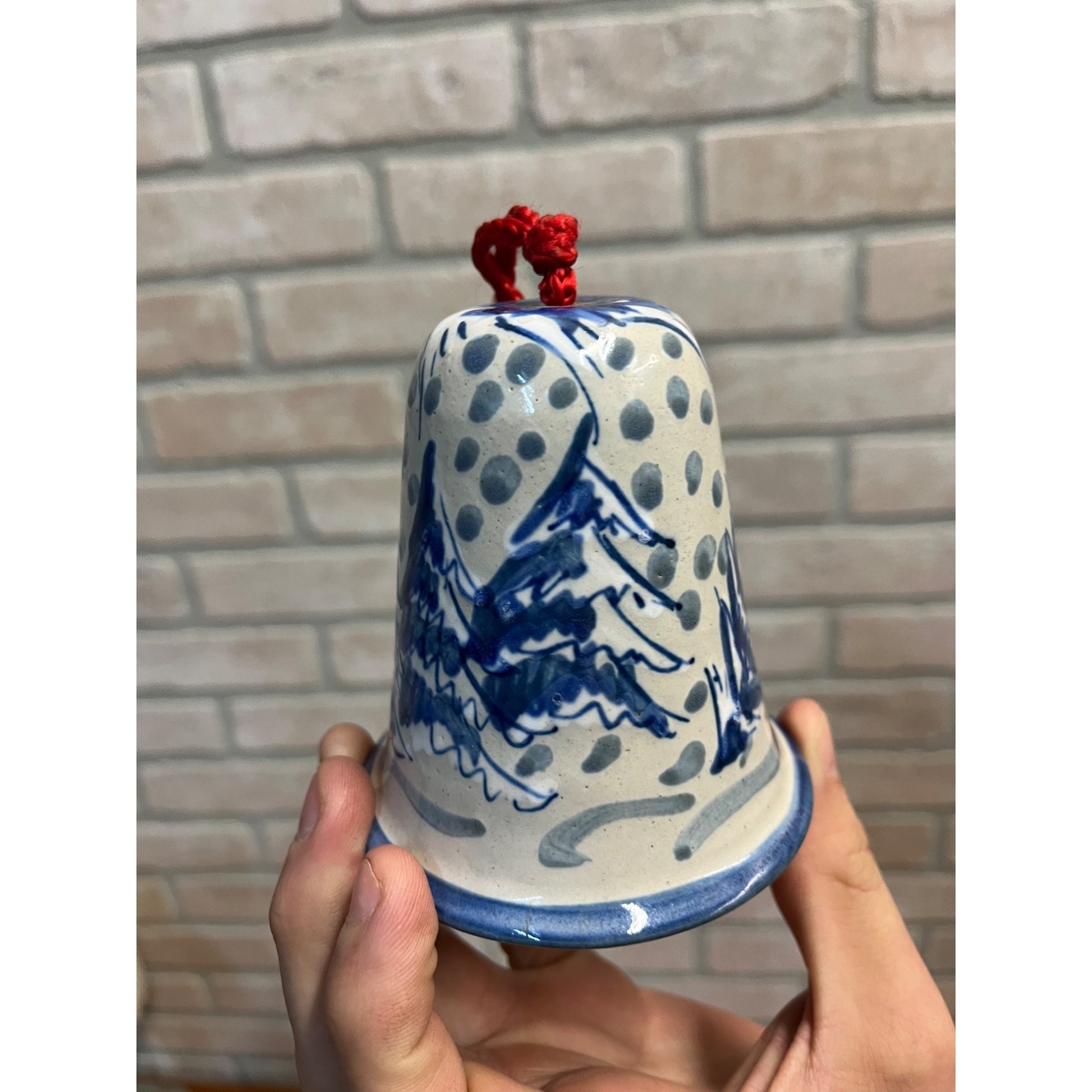 RARE Vintage Louisville Stoneware 4" Bell Winter Scene Cutting Christmas Tree