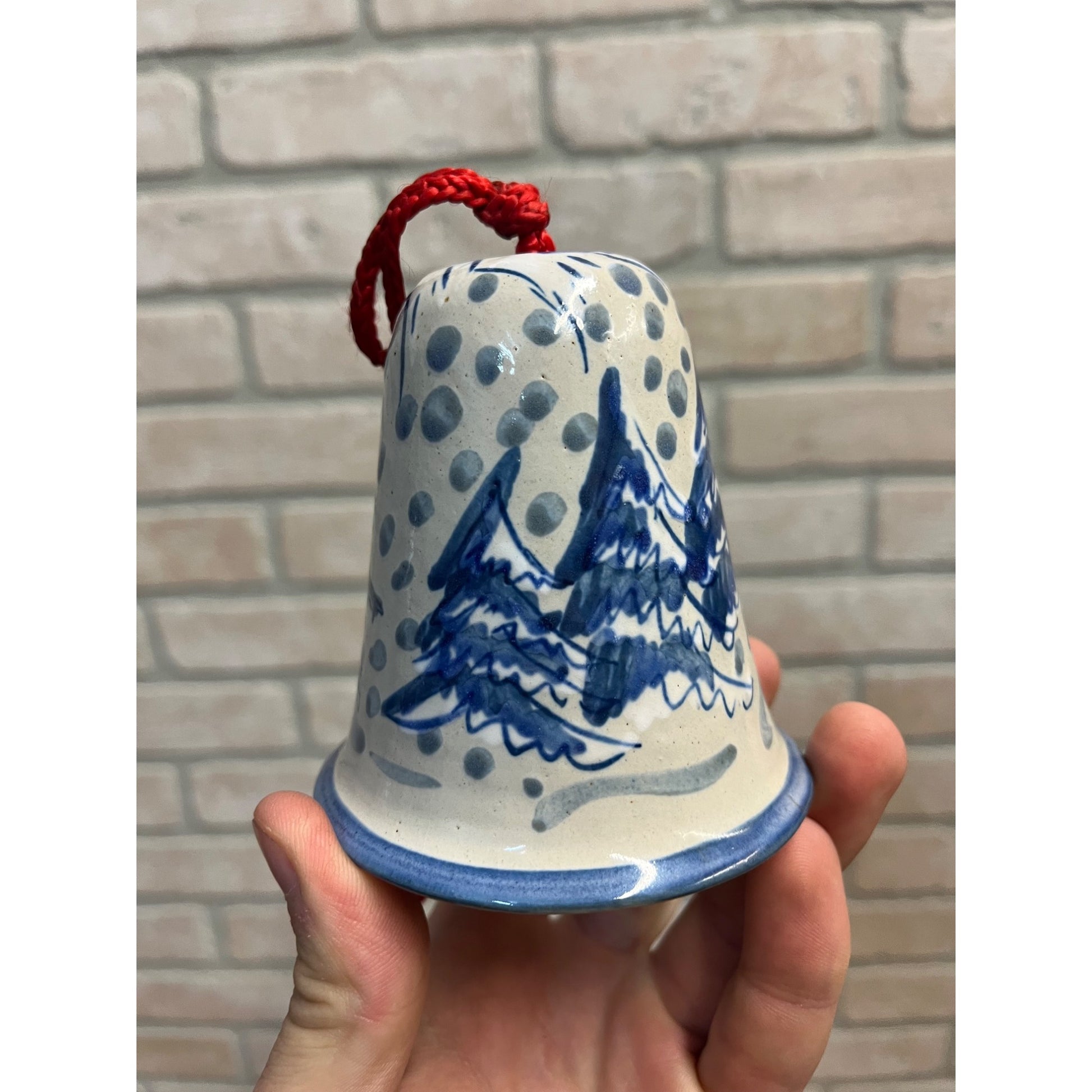 RARE Vintage Louisville Stoneware 4" Bell Winter Scene Cutting Christmas Tree