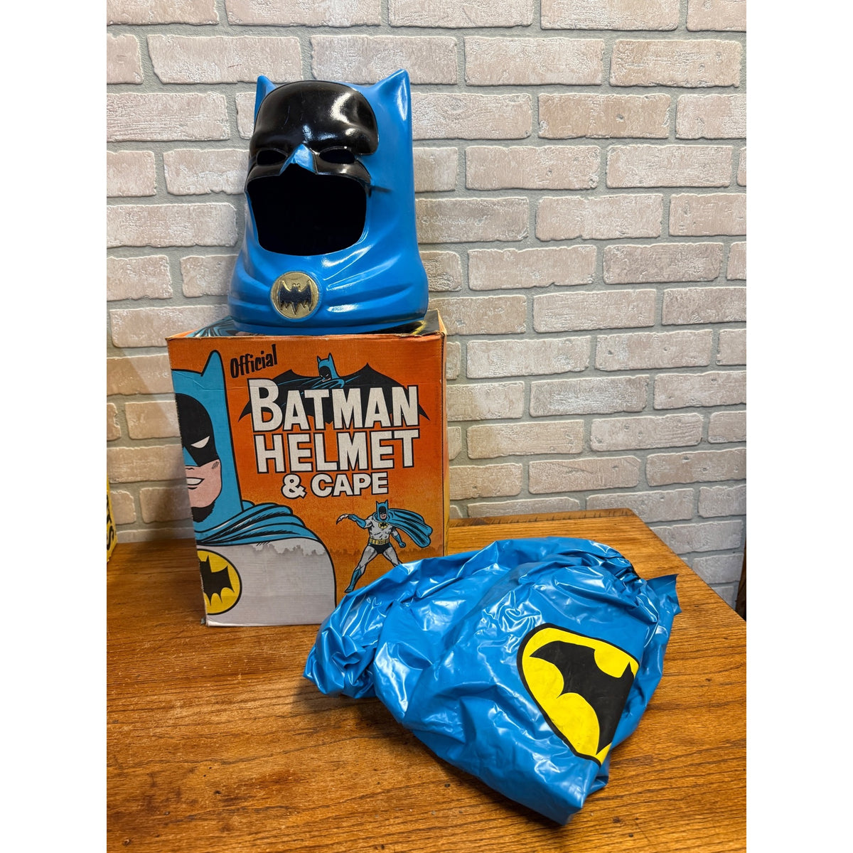 Vintage 1966 Official Batman Helmet & Cape Set Ideal Toy Corp DC Comics Box