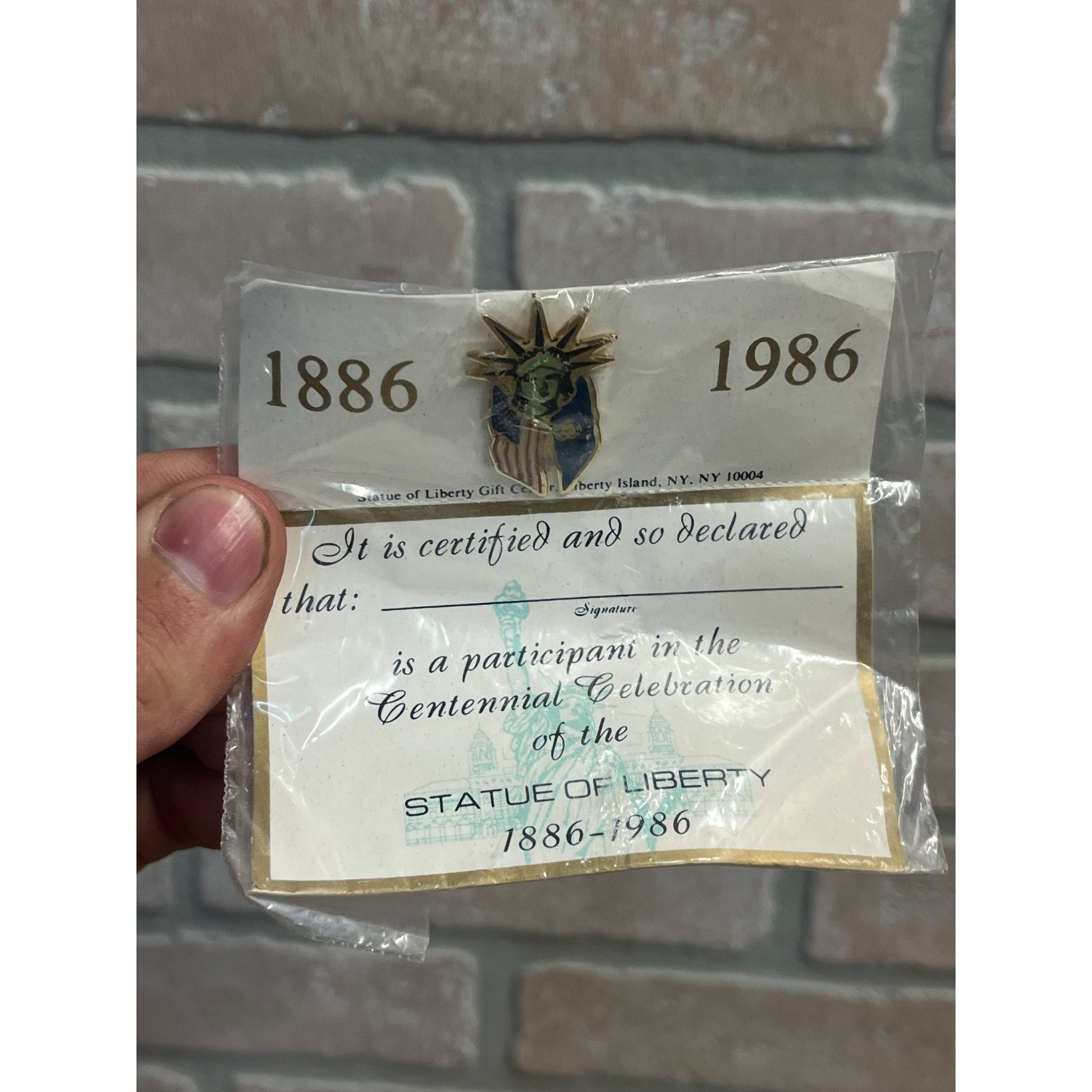 Statue of Liberty Centennial Celebration Pin 1886-1986 New York