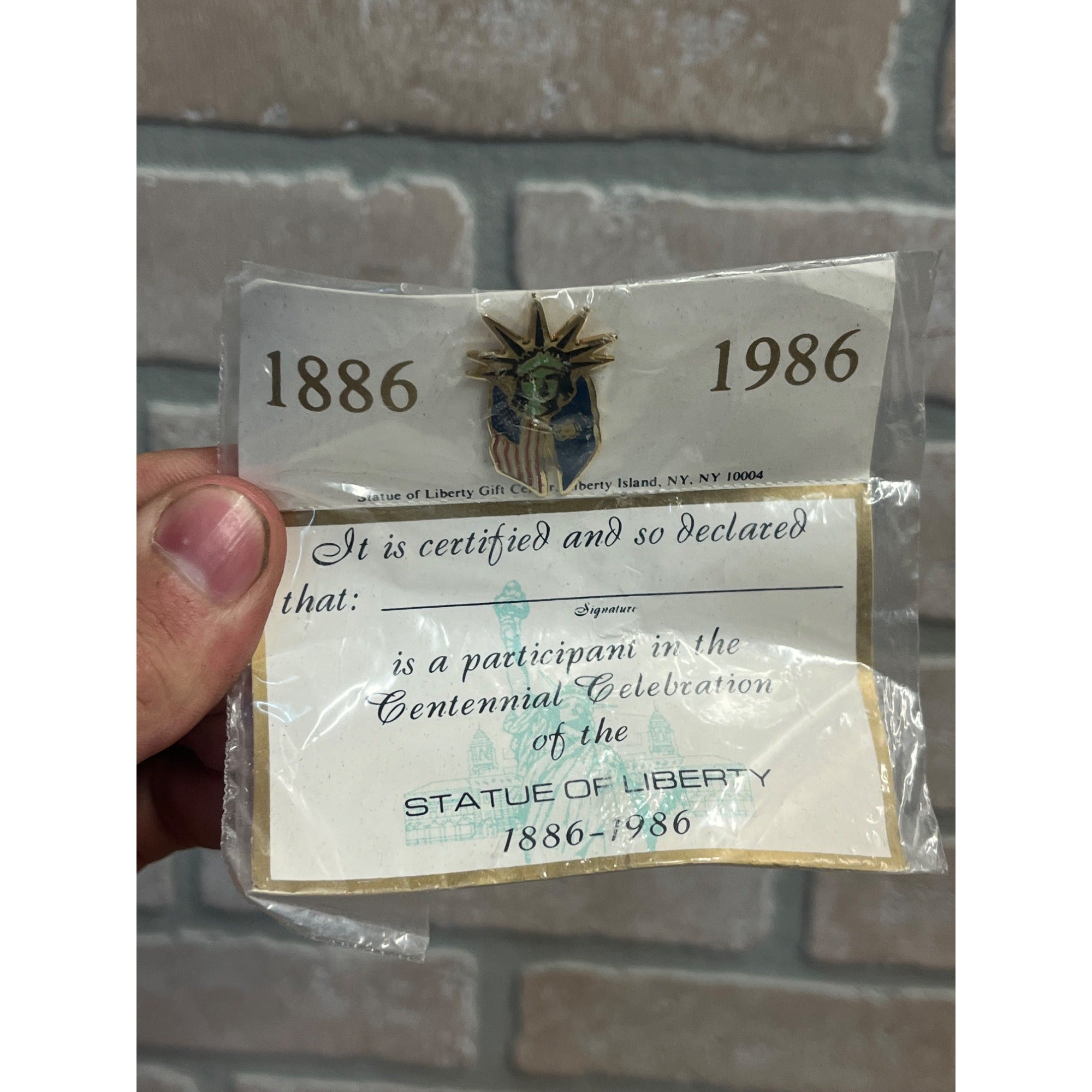 Statue of Liberty Centennial Celebration Pin 1886-1986 New York
