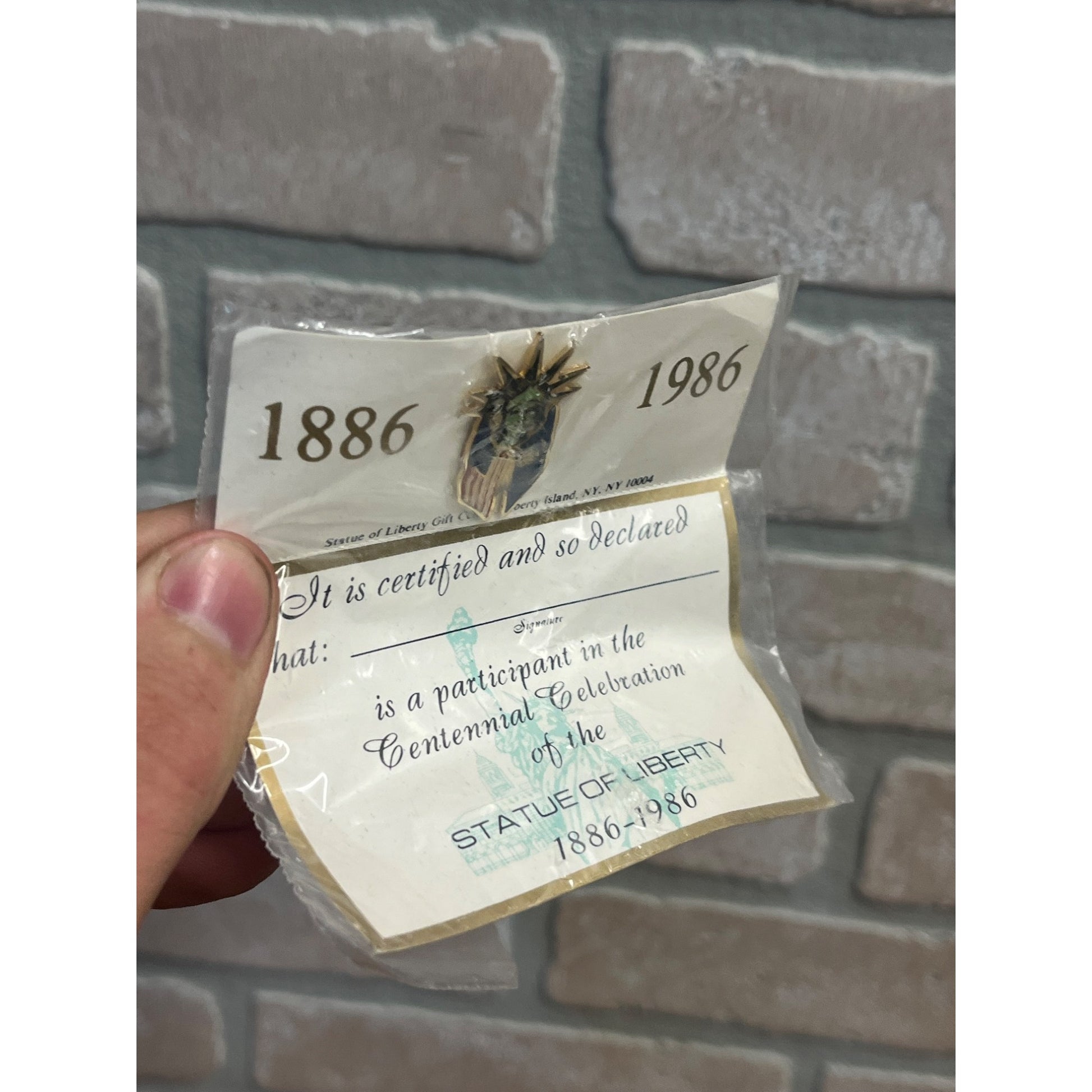 Statue of Liberty Centennial Celebration Pin 1886-1986 New York