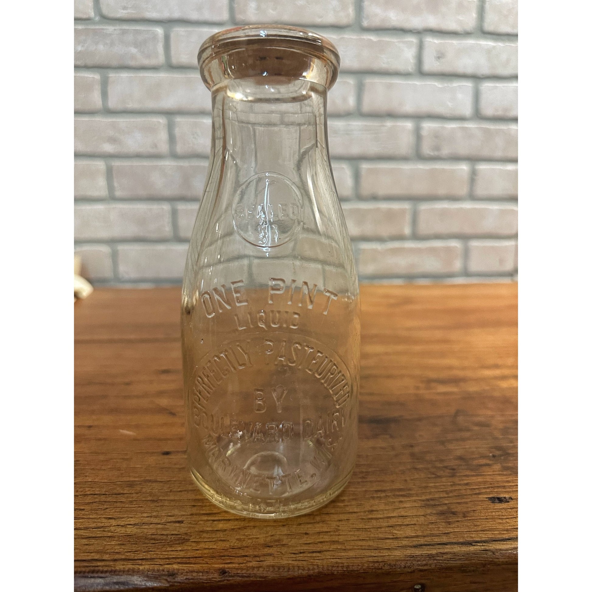Vintage Boulevard Dairy Marinette WI Wis Milk Bottle One Pint Wisconsin Embossed