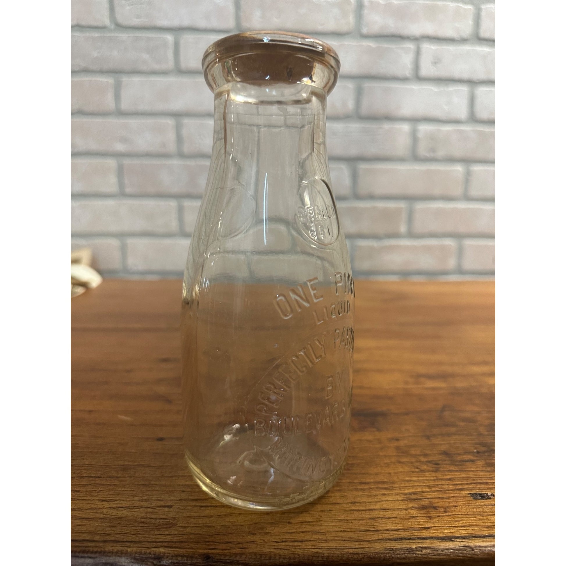 Vintage Boulevard Dairy Marinette WI Wis Milk Bottle One Pint Wisconsin Embossed