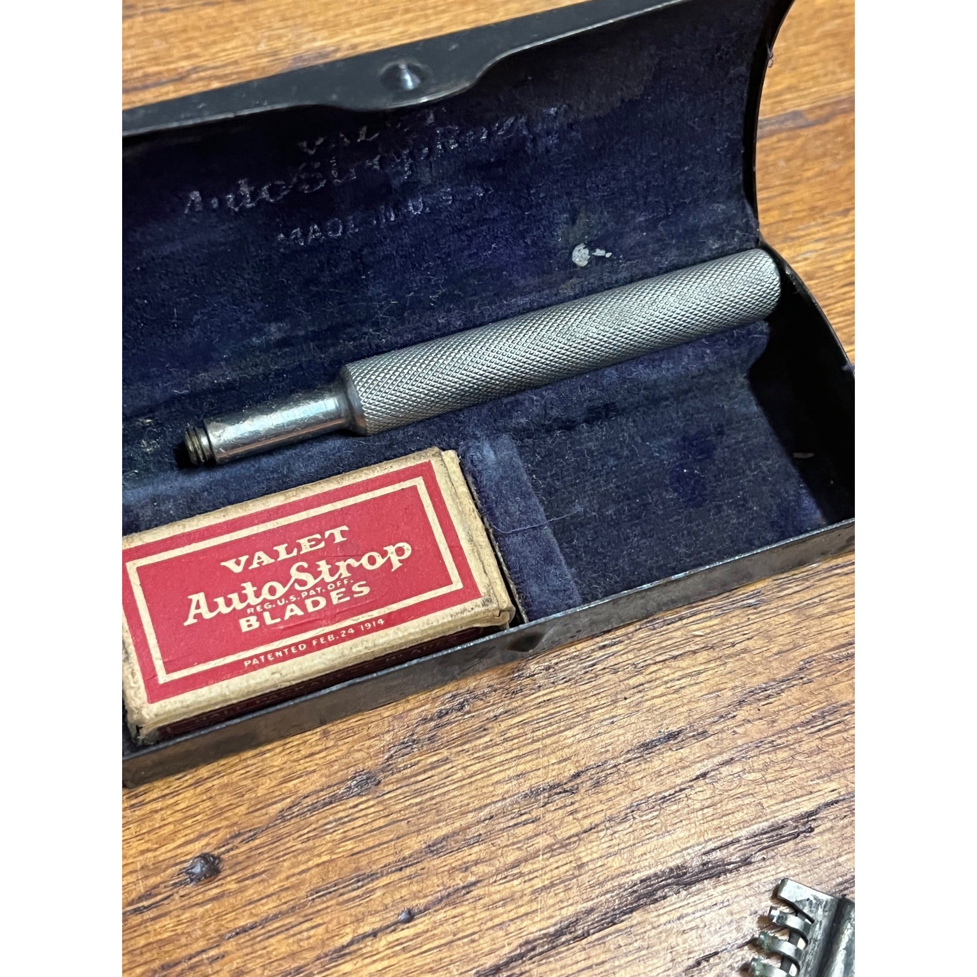 Vintage 1920s Valet Autostrop Safety Razor Set in Case Nickel-Plated w/ Blades