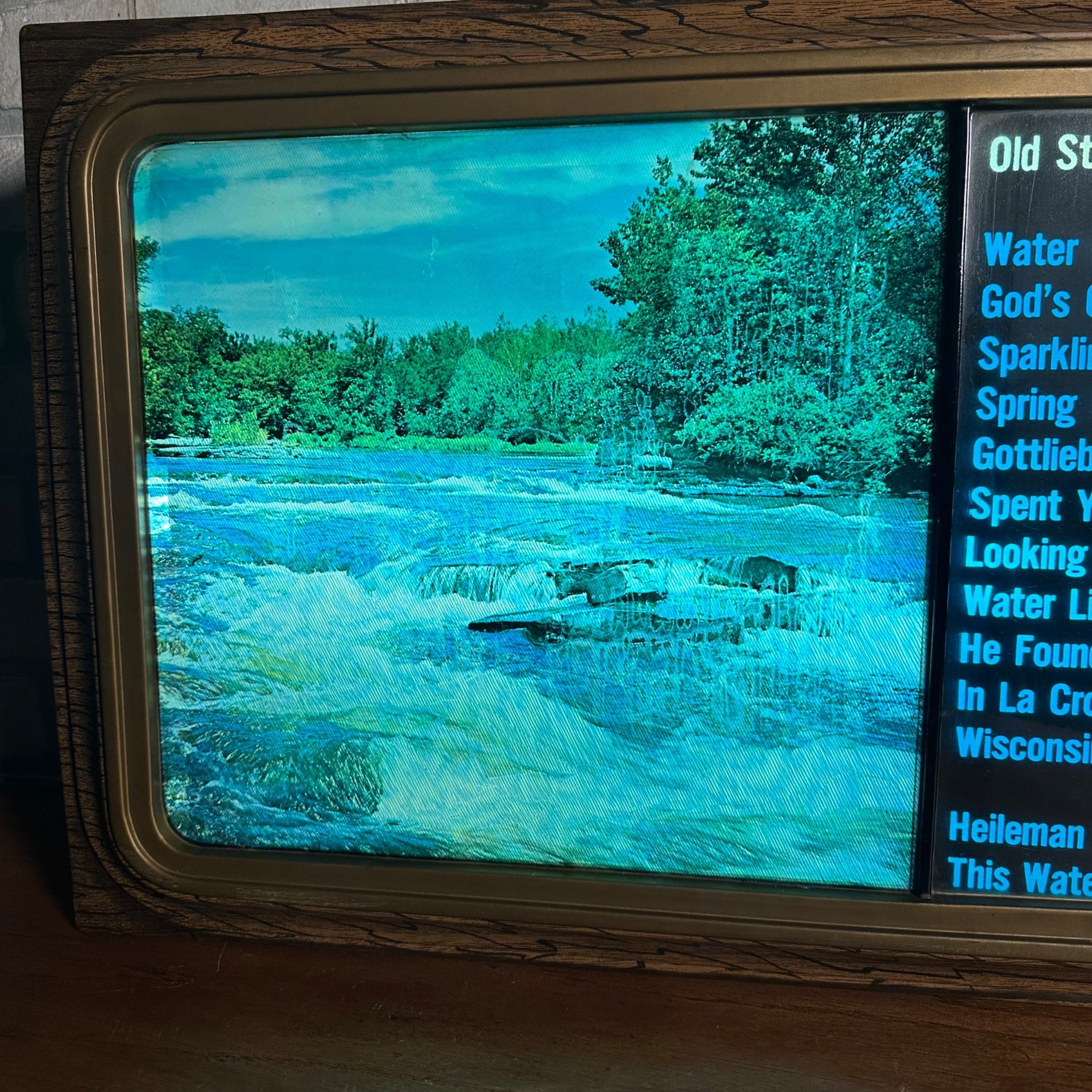 Vintage Heileman's Old Style Beer TV Simulator Scrolling Waterfall Lighted Bar Advertising Sign