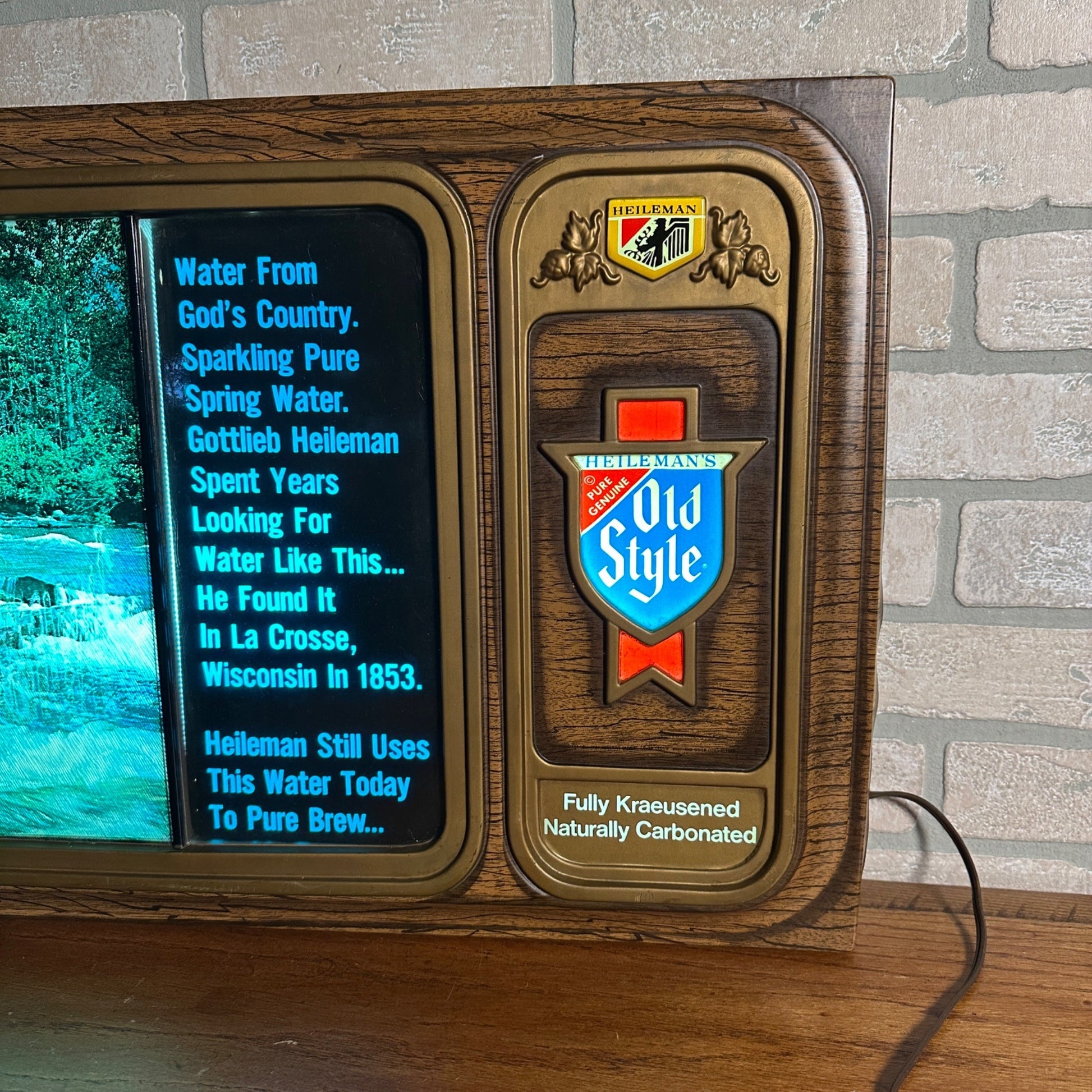 Vintage Heileman's Old Style Beer TV Simulator Scrolling Waterfall Lighted Bar Advertising Sign