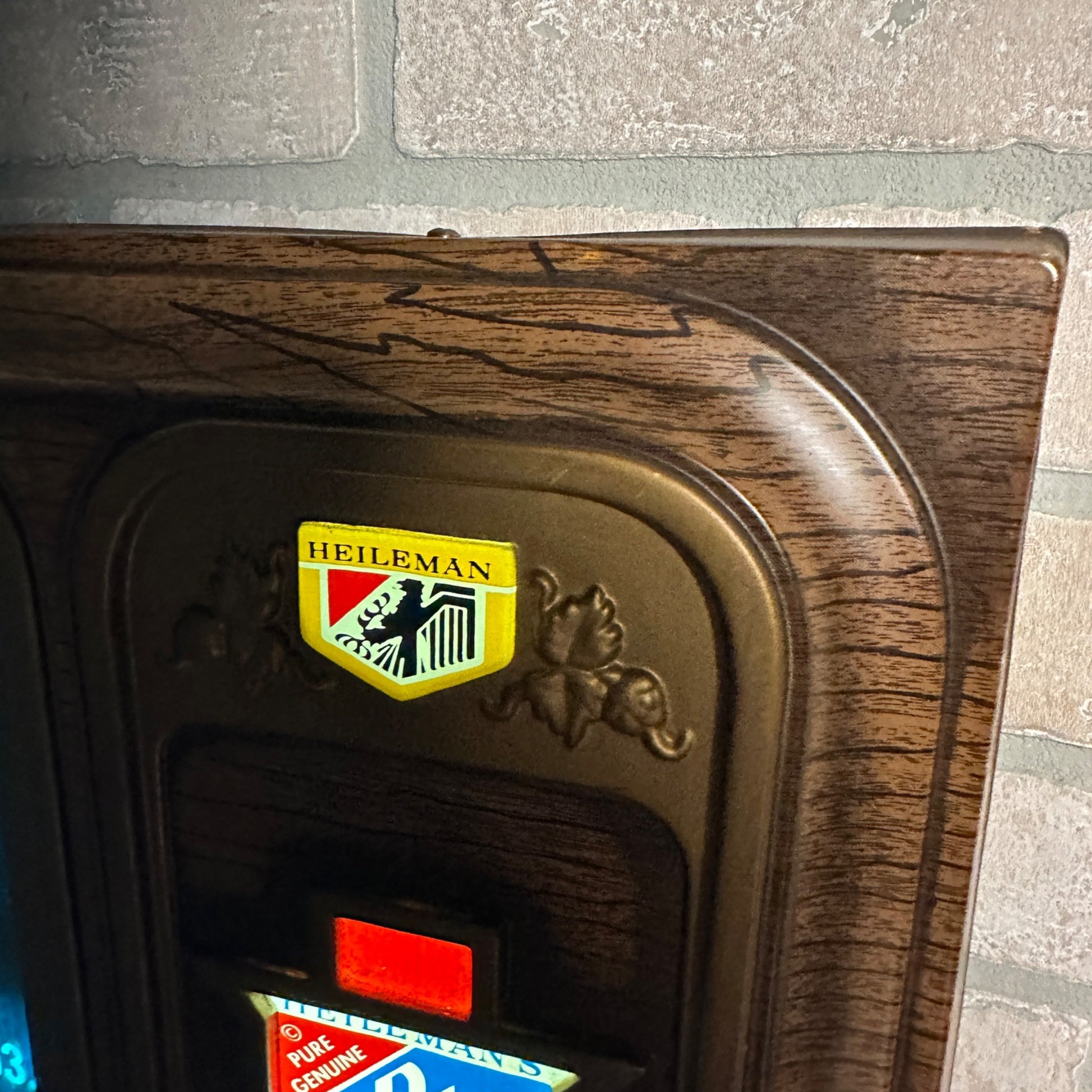 Vintage Heileman's Old Style Beer TV Simulator Scrolling Waterfall Lighted Bar Advertising Sign