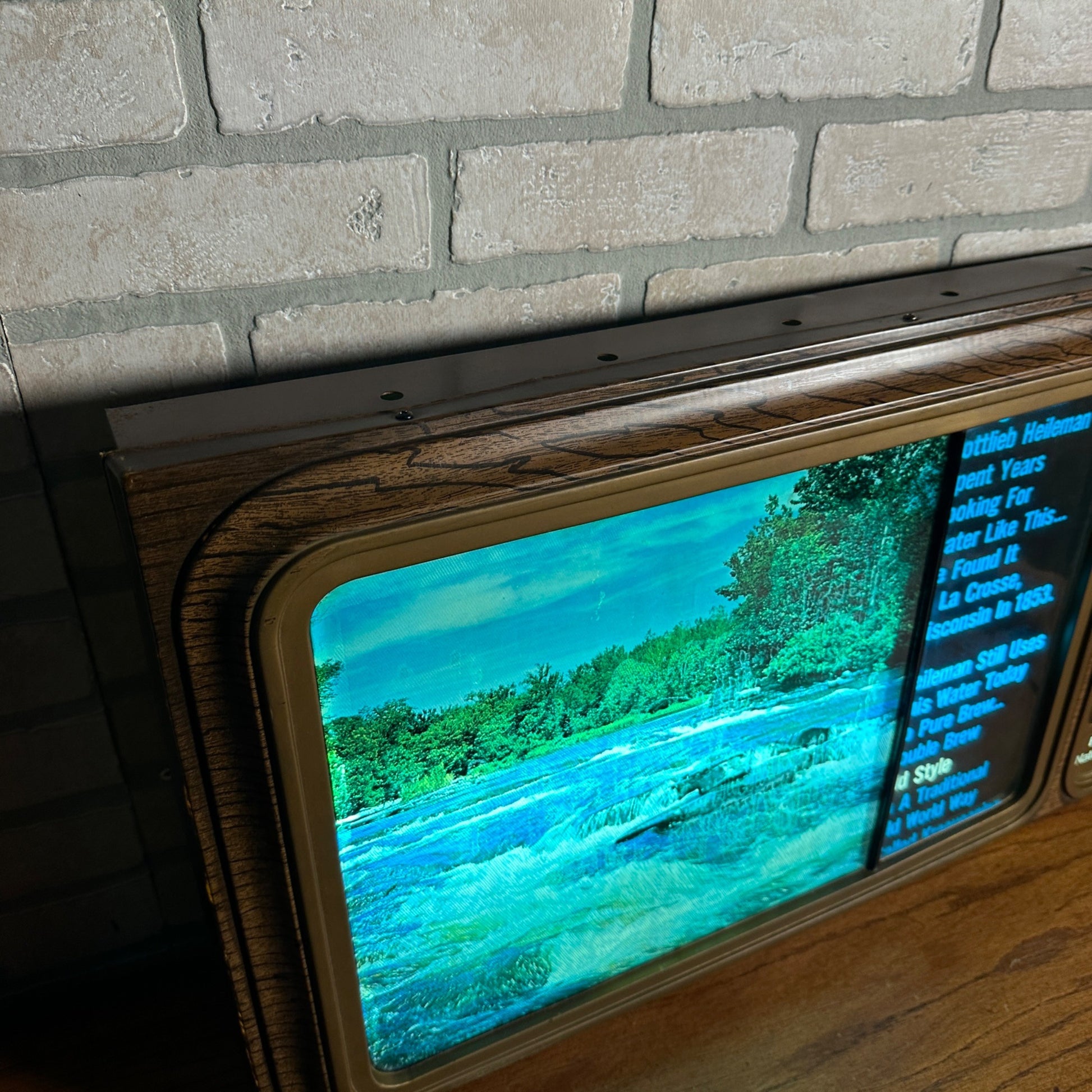 Vintage Heileman's Old Style Beer TV Simulator Scrolling Waterfall Lighted Bar Advertising Sign