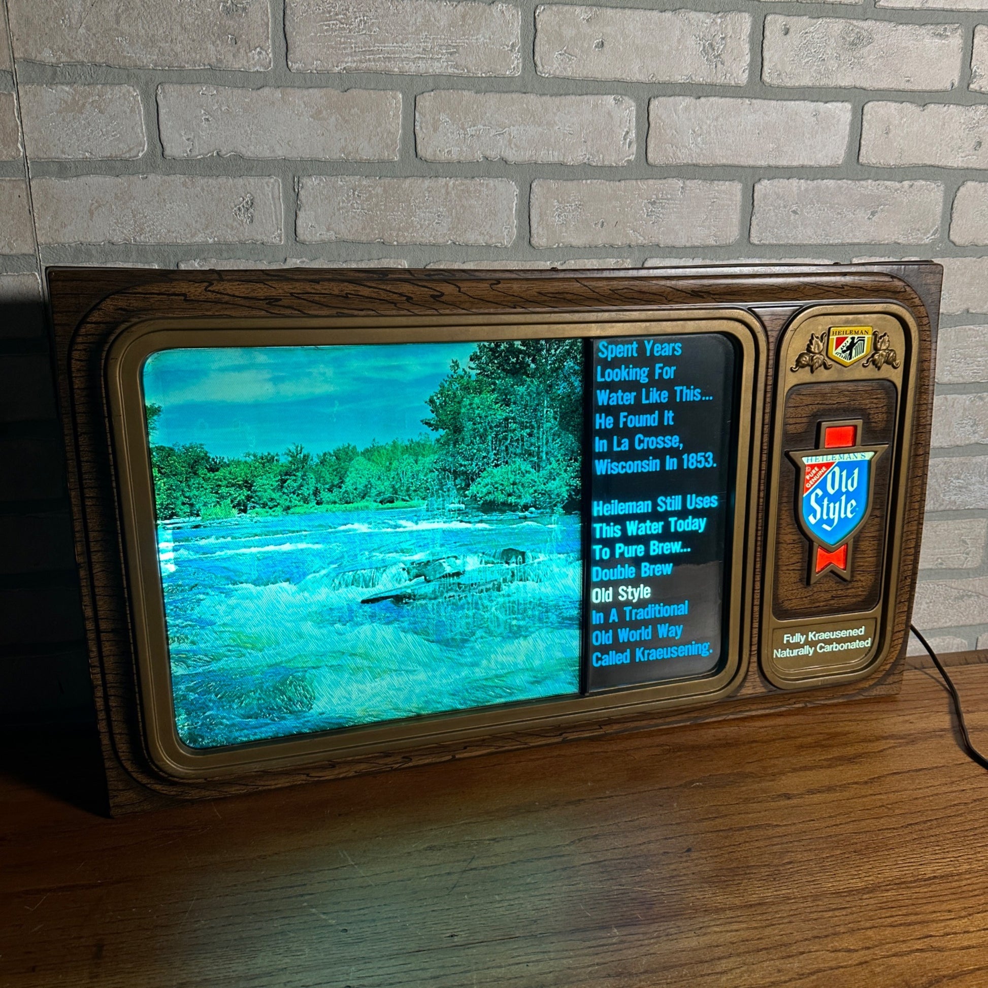 Vintage Heileman's Old Style Beer TV Simulator Scrolling Waterfall Lighted Bar Advertising Sign