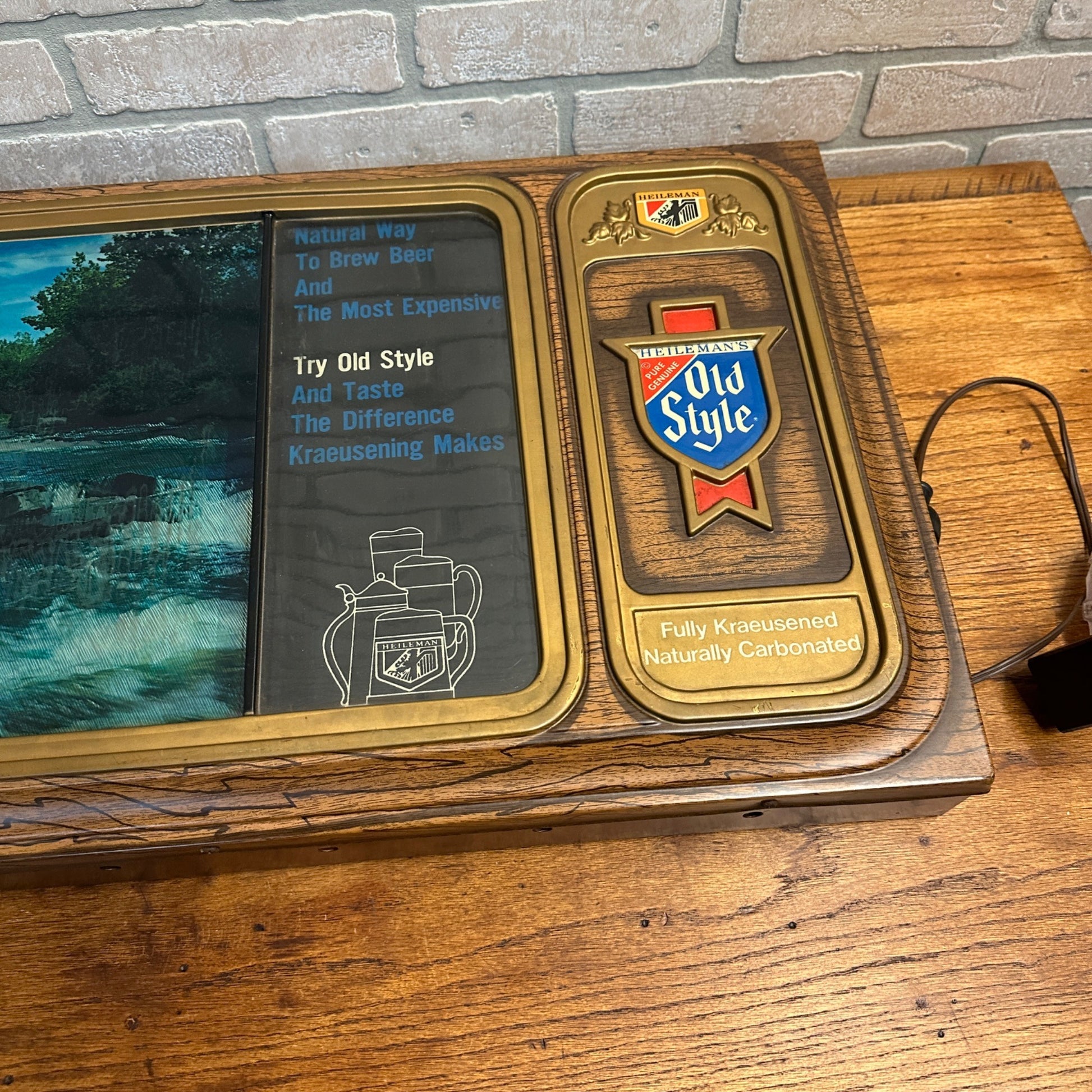 Vintage Heileman's Old Style Beer TV Simulator Scrolling Waterfall Lighted Bar Advertising Sign