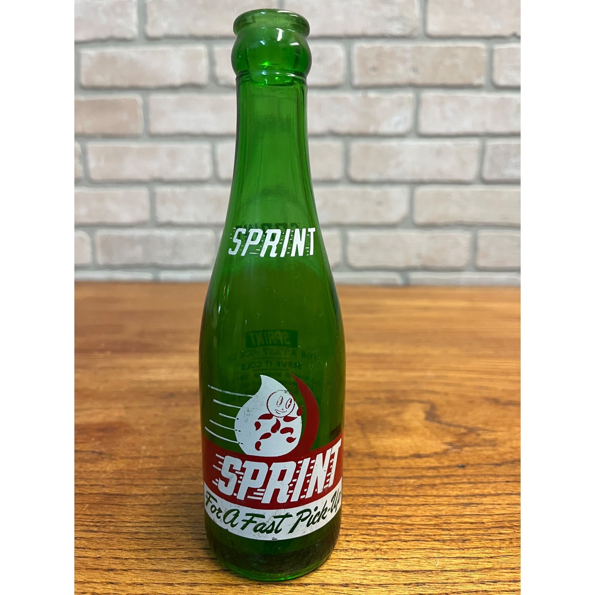 Vintage Sprint Chippewa Falls Wisconsin Beverage ACL 7oz Soda Bottle H&H Beverage