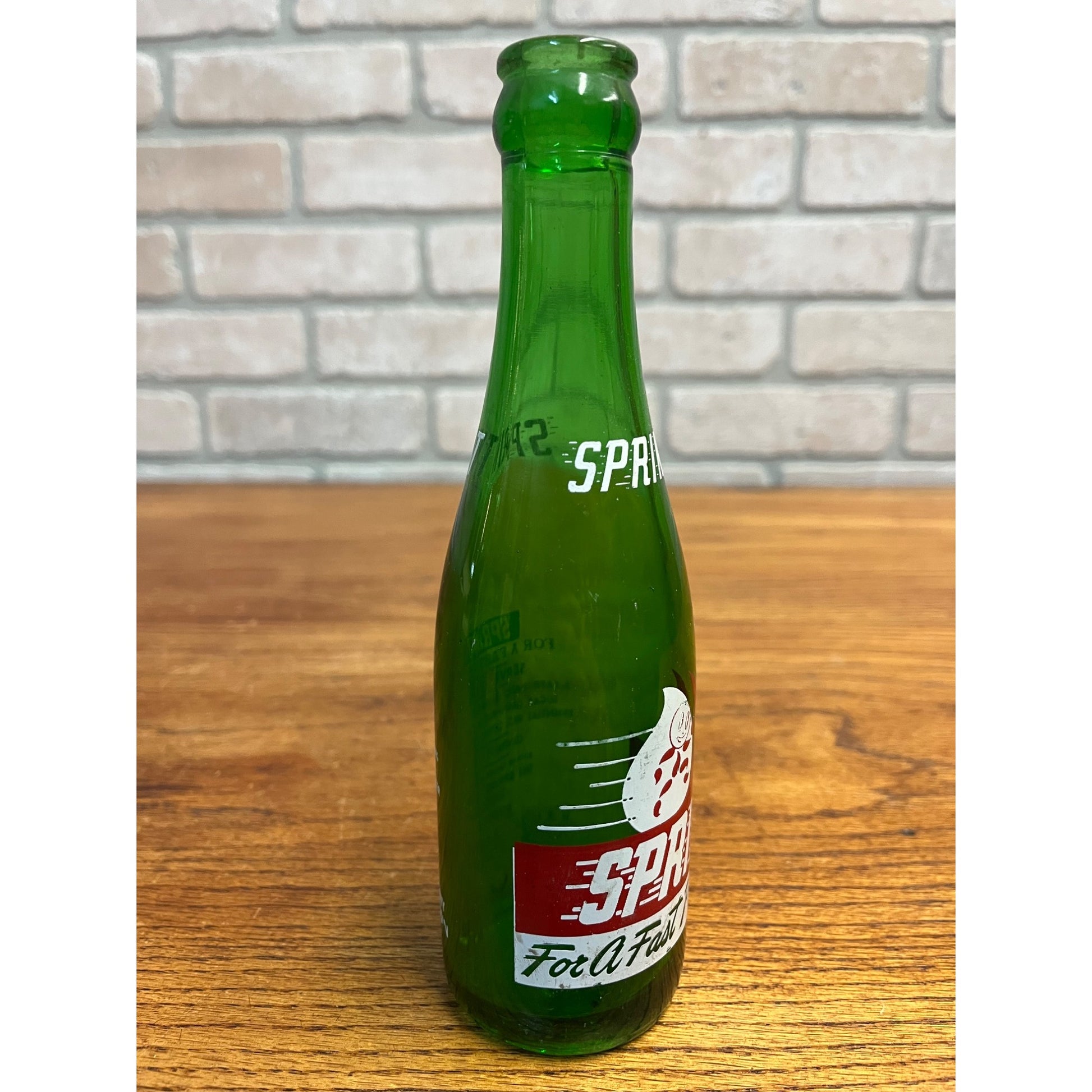 Vintage Sprint Chippewa Falls Wisconsin Beverage ACL 7oz Soda Bottle H&H Beverage