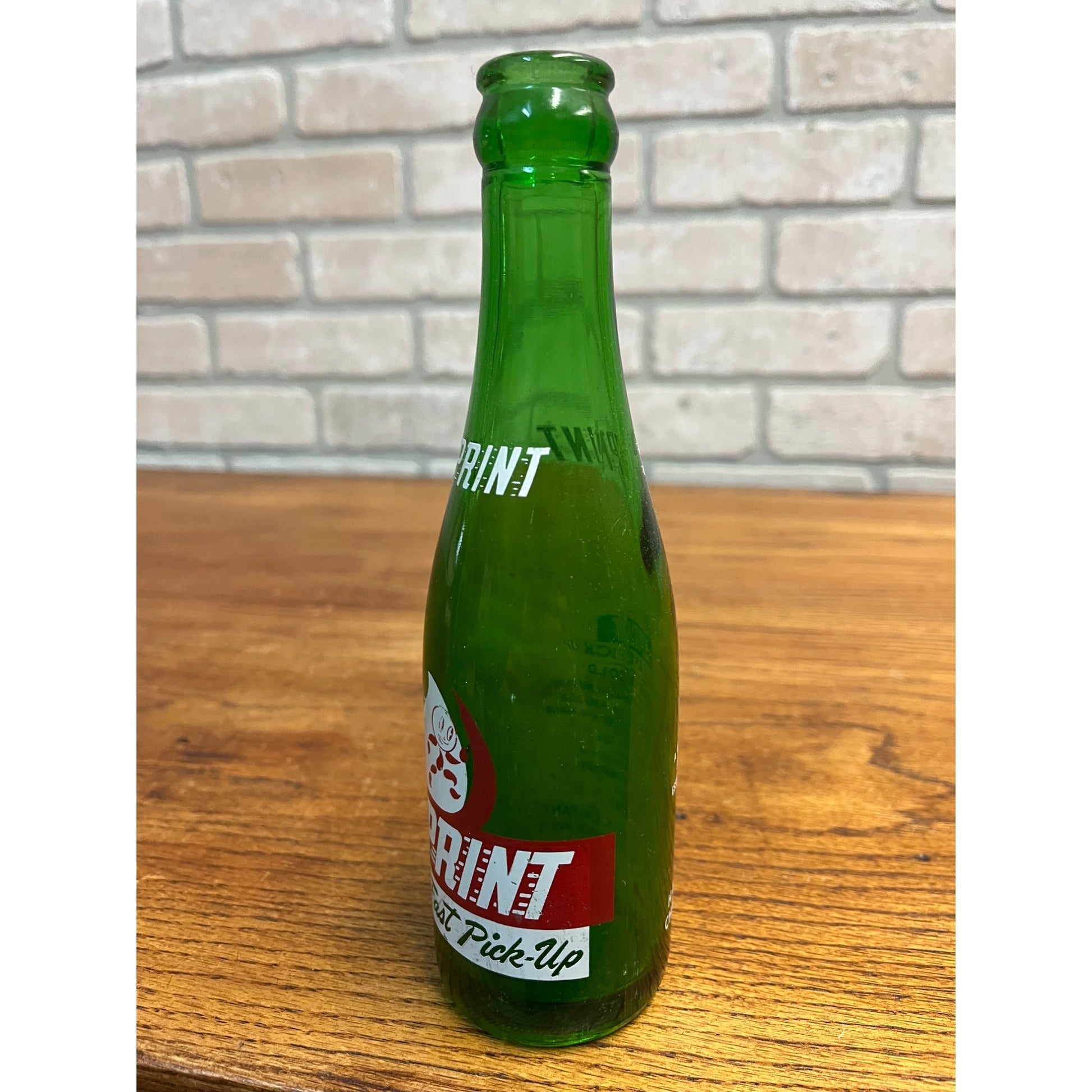 Vintage Sprint Chippewa Falls Wisconsin Beverage ACL 7oz Soda Bottle H&H Beverage