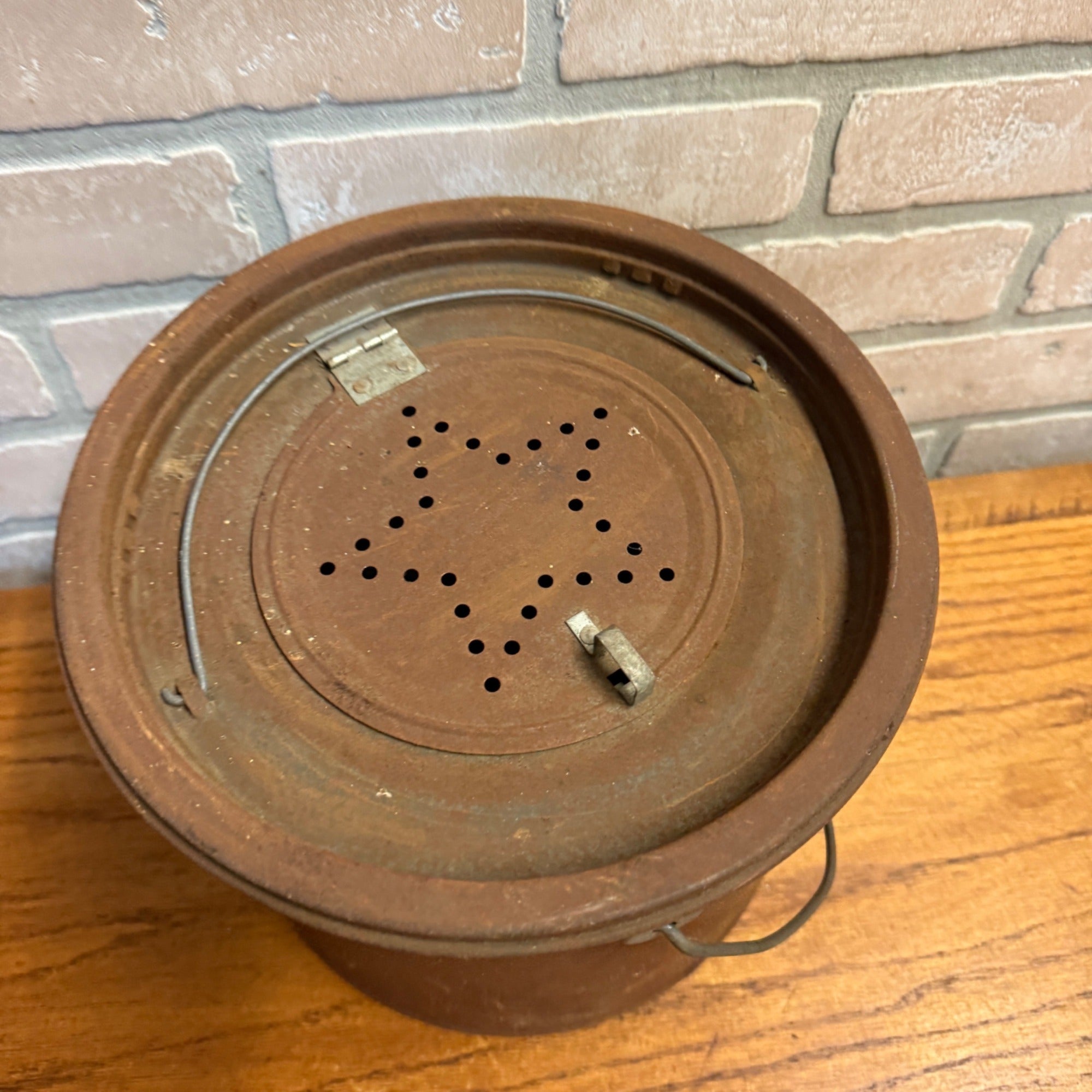 Vintage Metal Floating Stumpy Minnow Bucket With Lid and Handle Frabill MFG. Co., Milwaukee, WI Primitive Cabin Decor