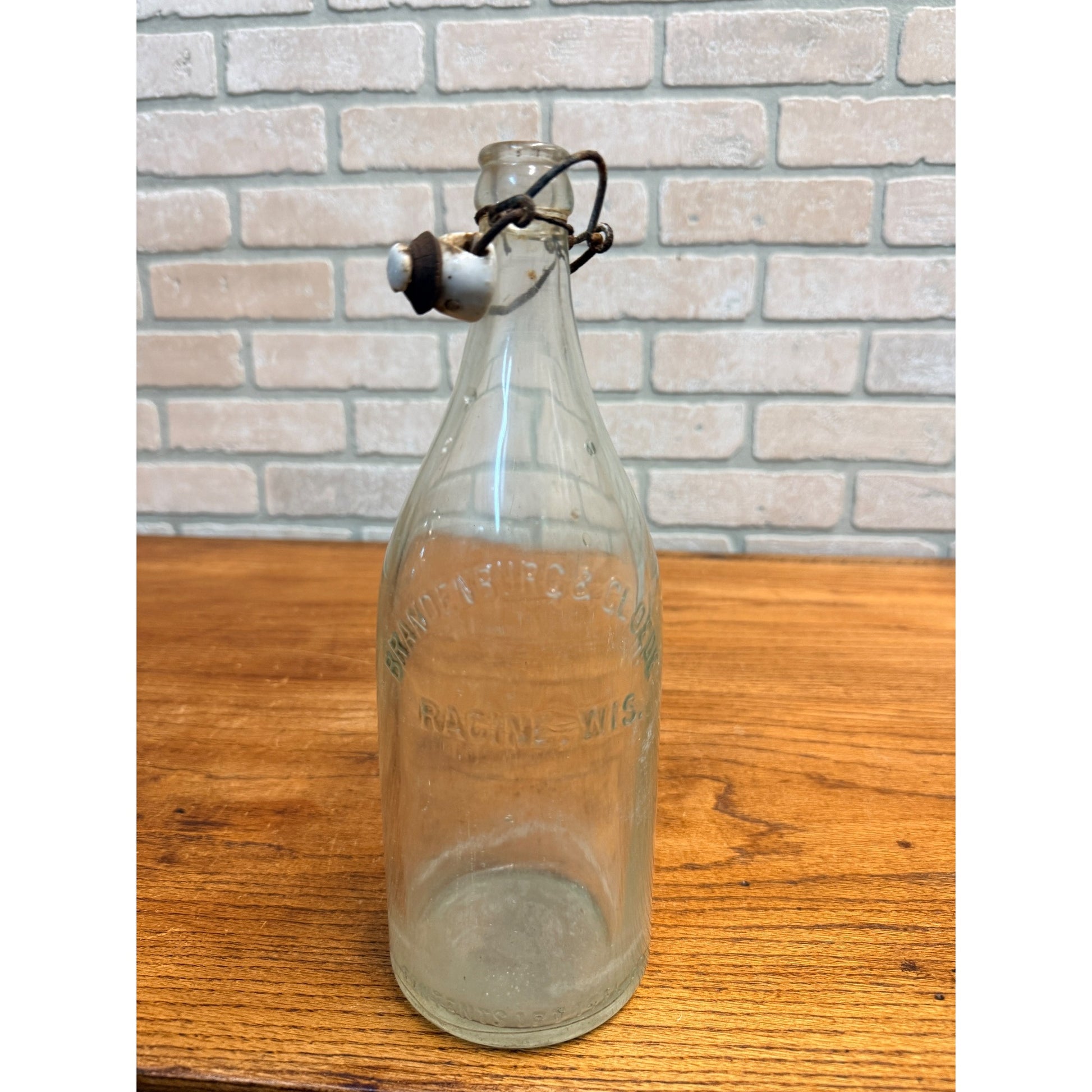 Vintage Racine, Wisconsin Soda Bottle Brandenburg Gloede w/ Stopper 1pt 14oz