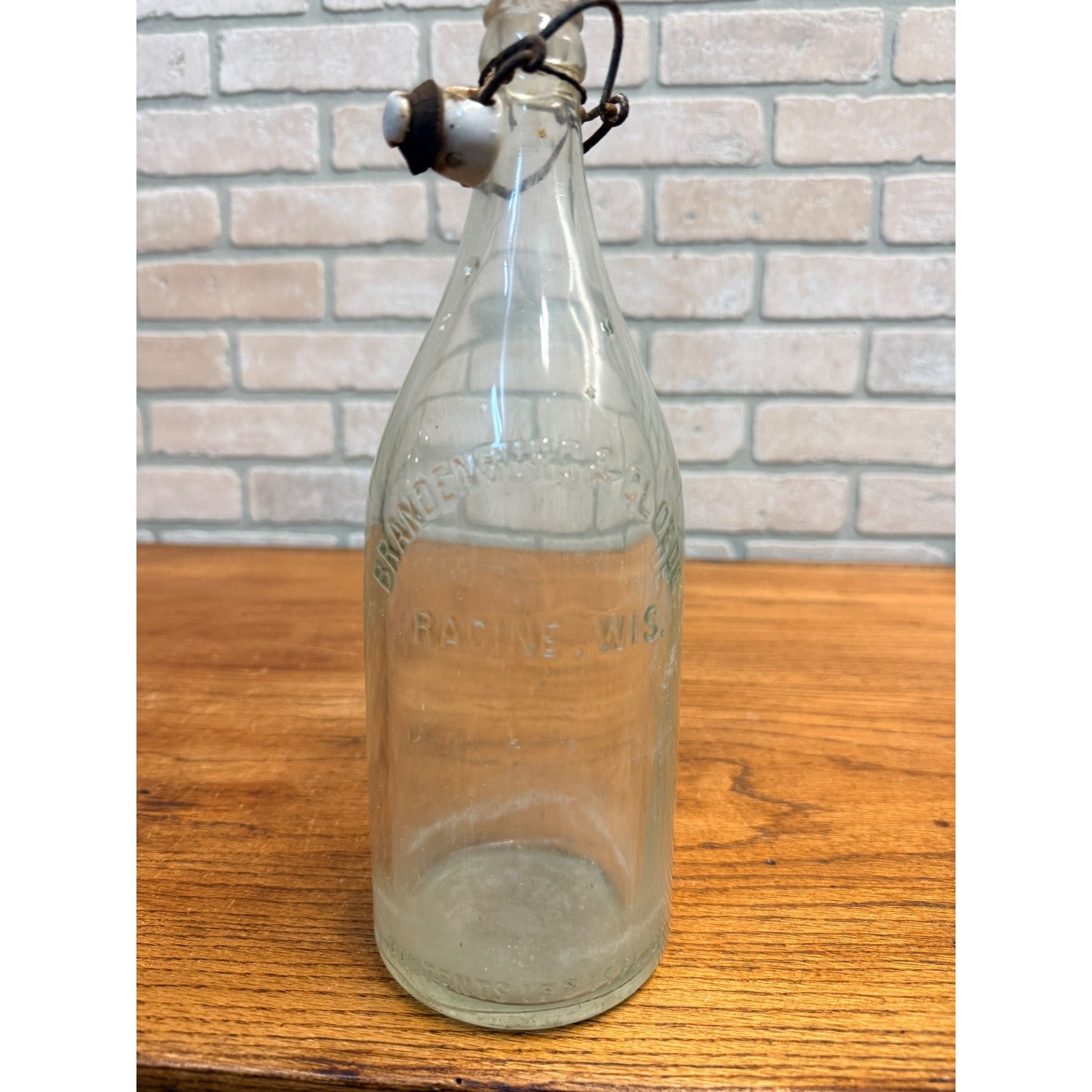 Vintage Racine, Wisconsin Soda Bottle Brandenburg Gloede w/ Stopper 1pt 14oz