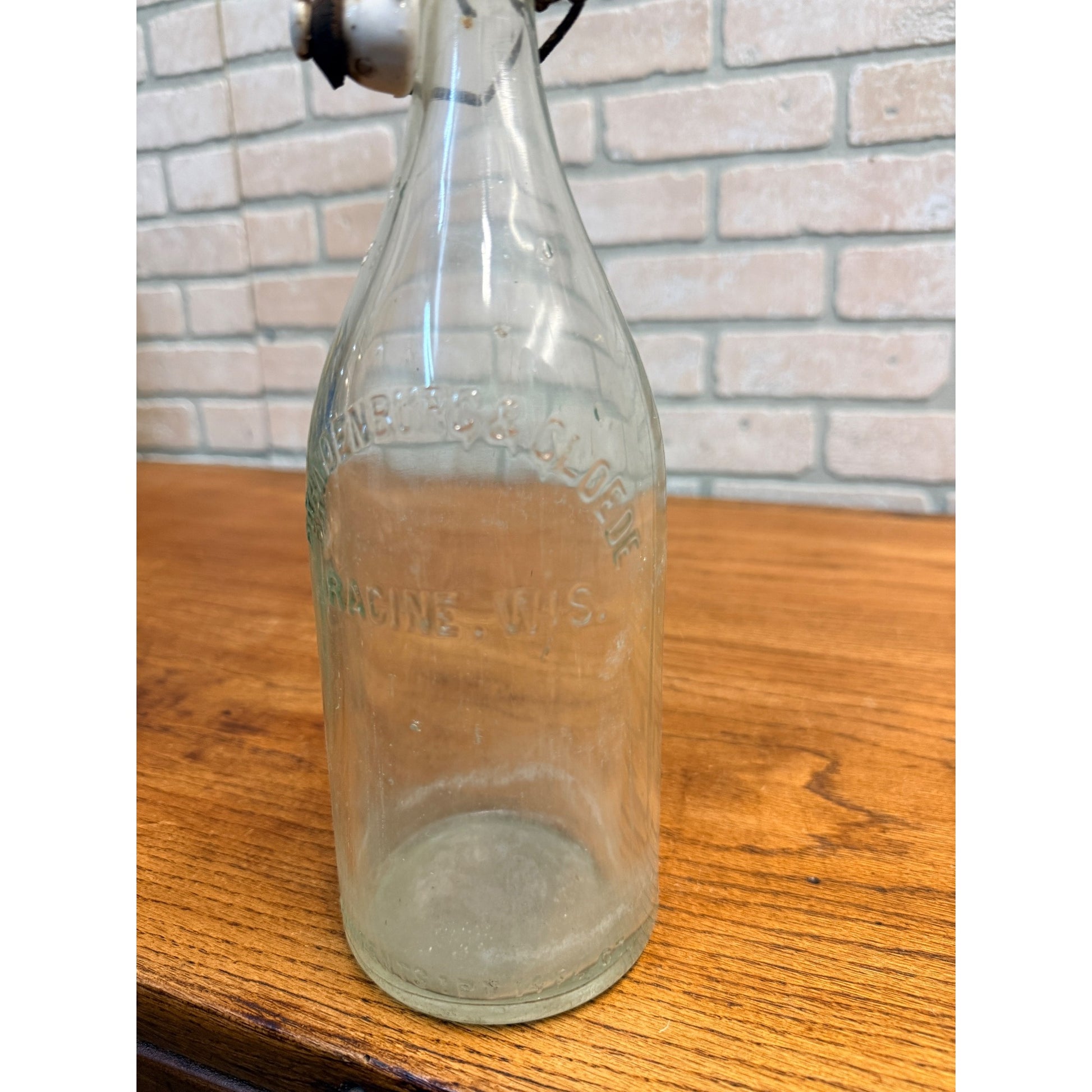Vintage Racine, Wisconsin Soda Bottle Brandenburg Gloede w/ Stopper 1pt 14oz