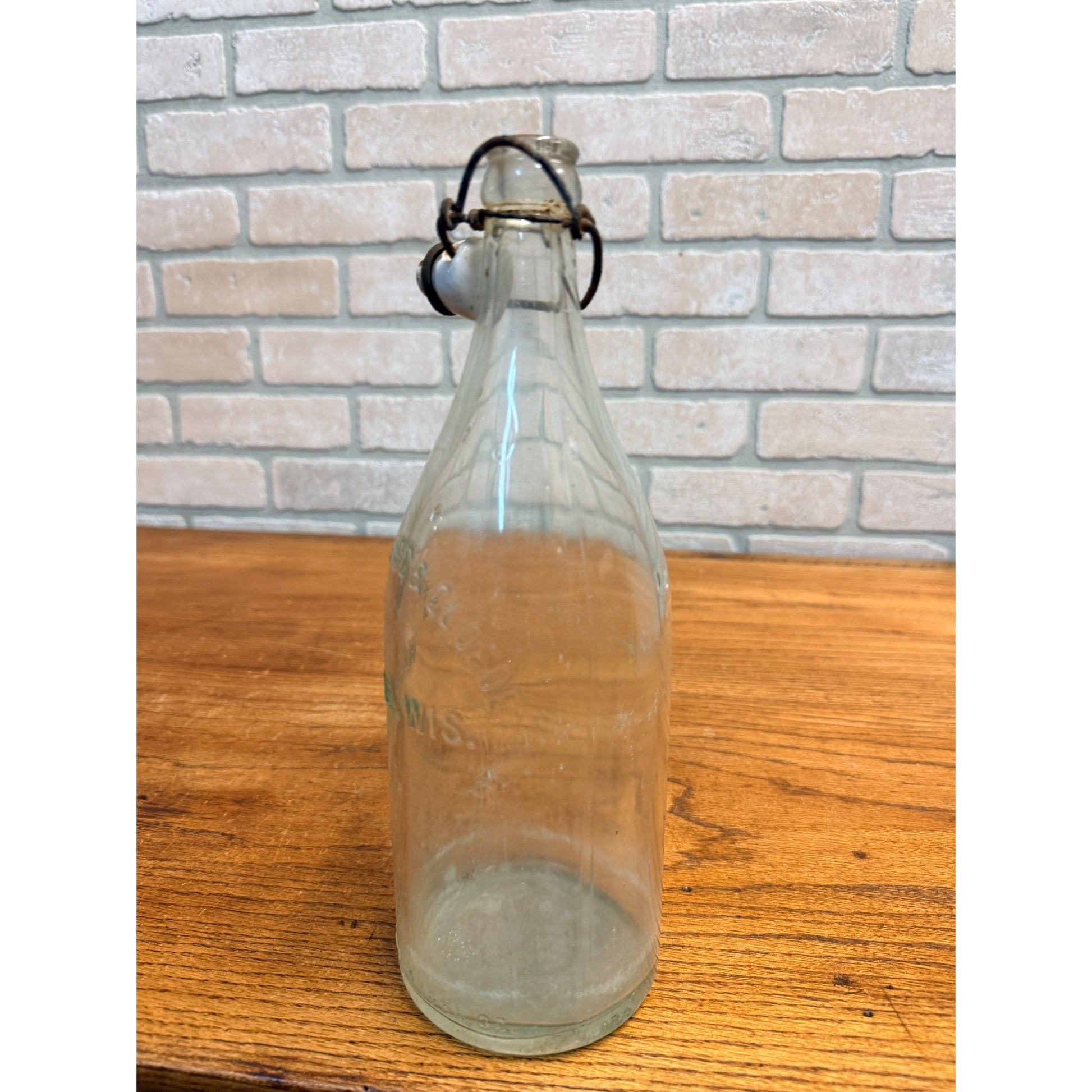 Vintage Racine, Wisconsin Soda Bottle Brandenburg Gloede w/ Stopper 1pt 14oz