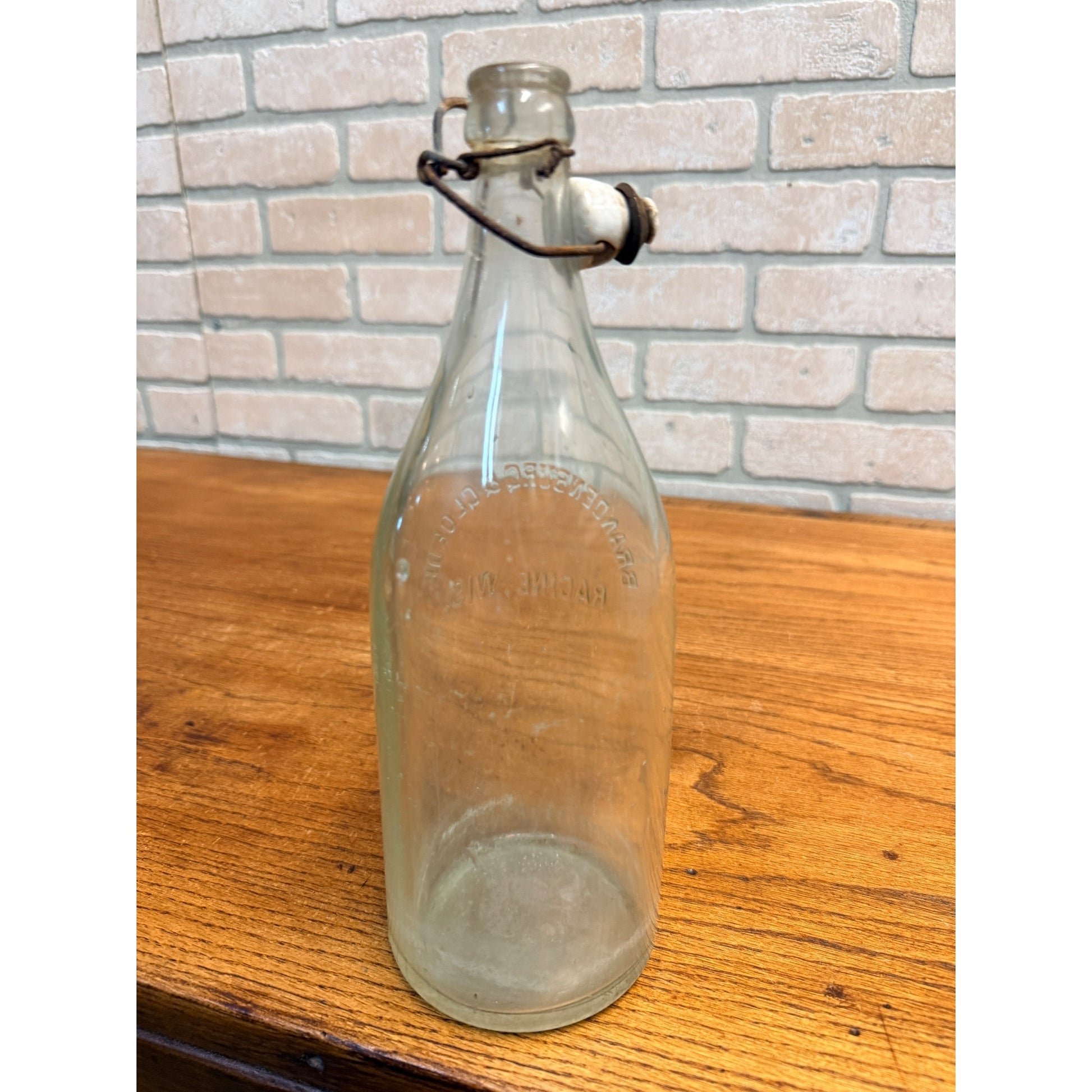 Vintage Racine, Wisconsin Soda Bottle Brandenburg Gloede w/ Stopper 1pt 14oz