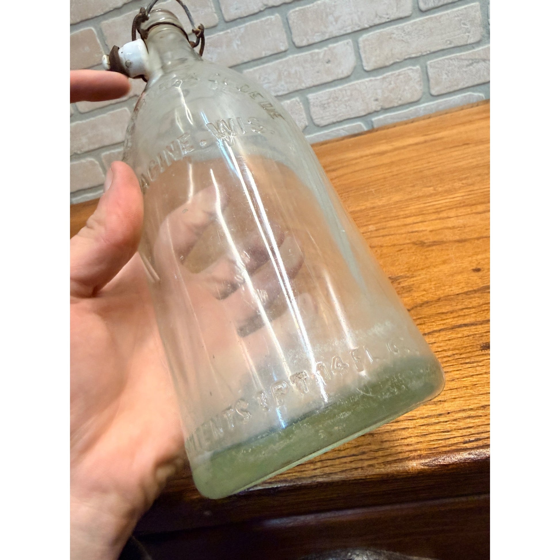 Vintage Racine, Wisconsin Soda Bottle Brandenburg Gloede w/ Stopper 1pt 14oz